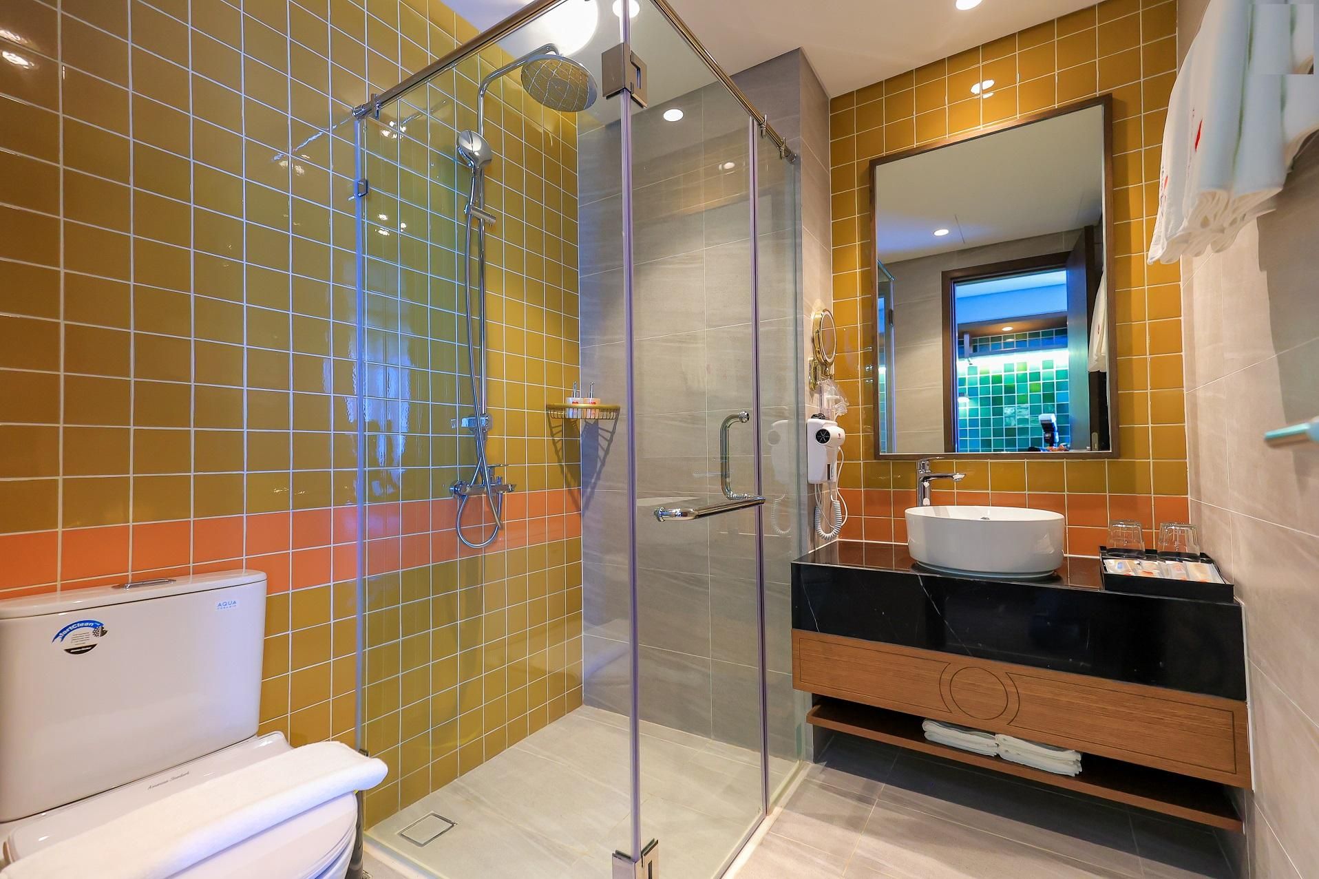 Pool Access 2 Bed Rooms Suite with Living area and Balcony