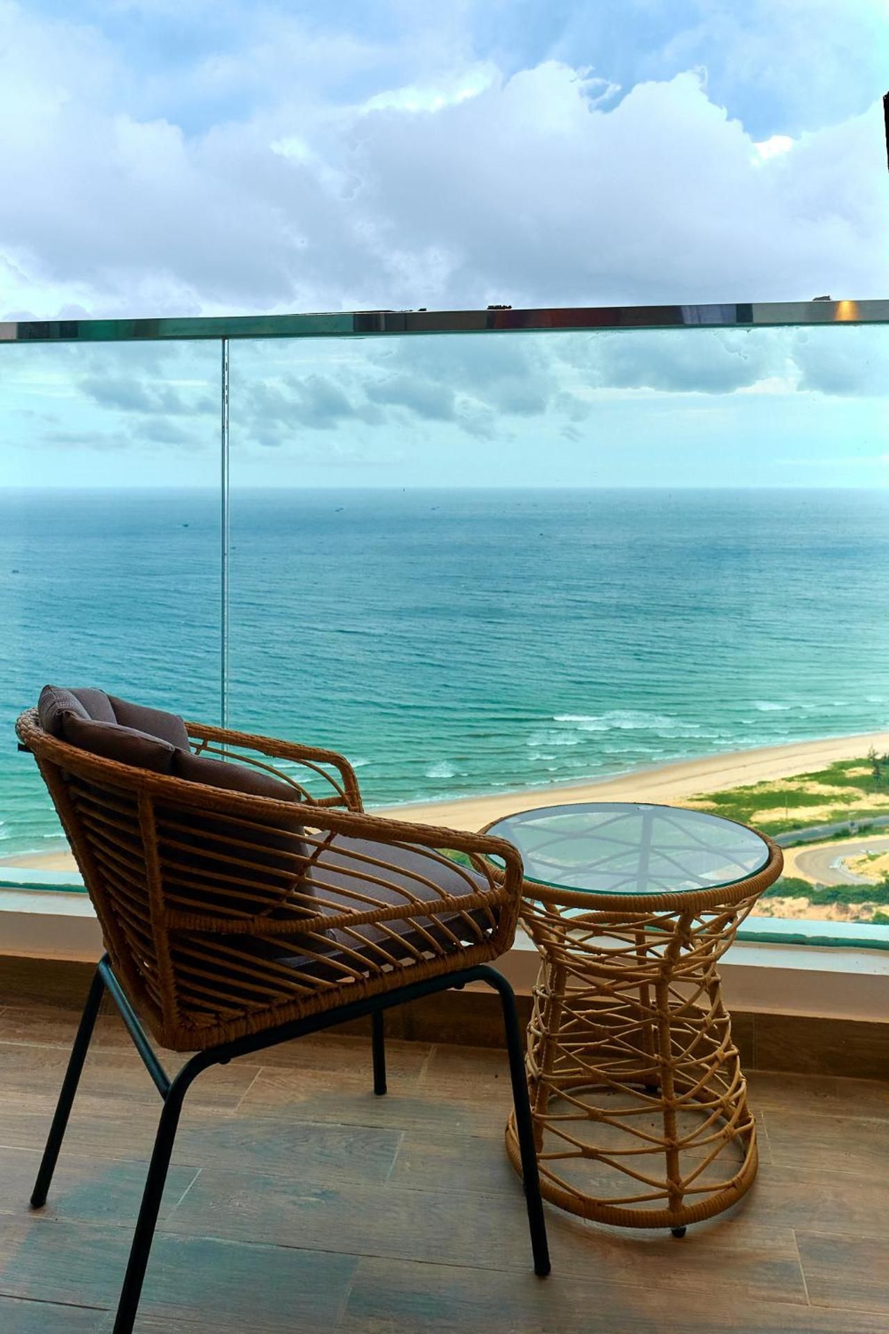 The Raclay Mandala Resident - Just 15 minutes from the Mui Ne Red Sand Dunes 2 Bedroom Sea View Suite Kitchen