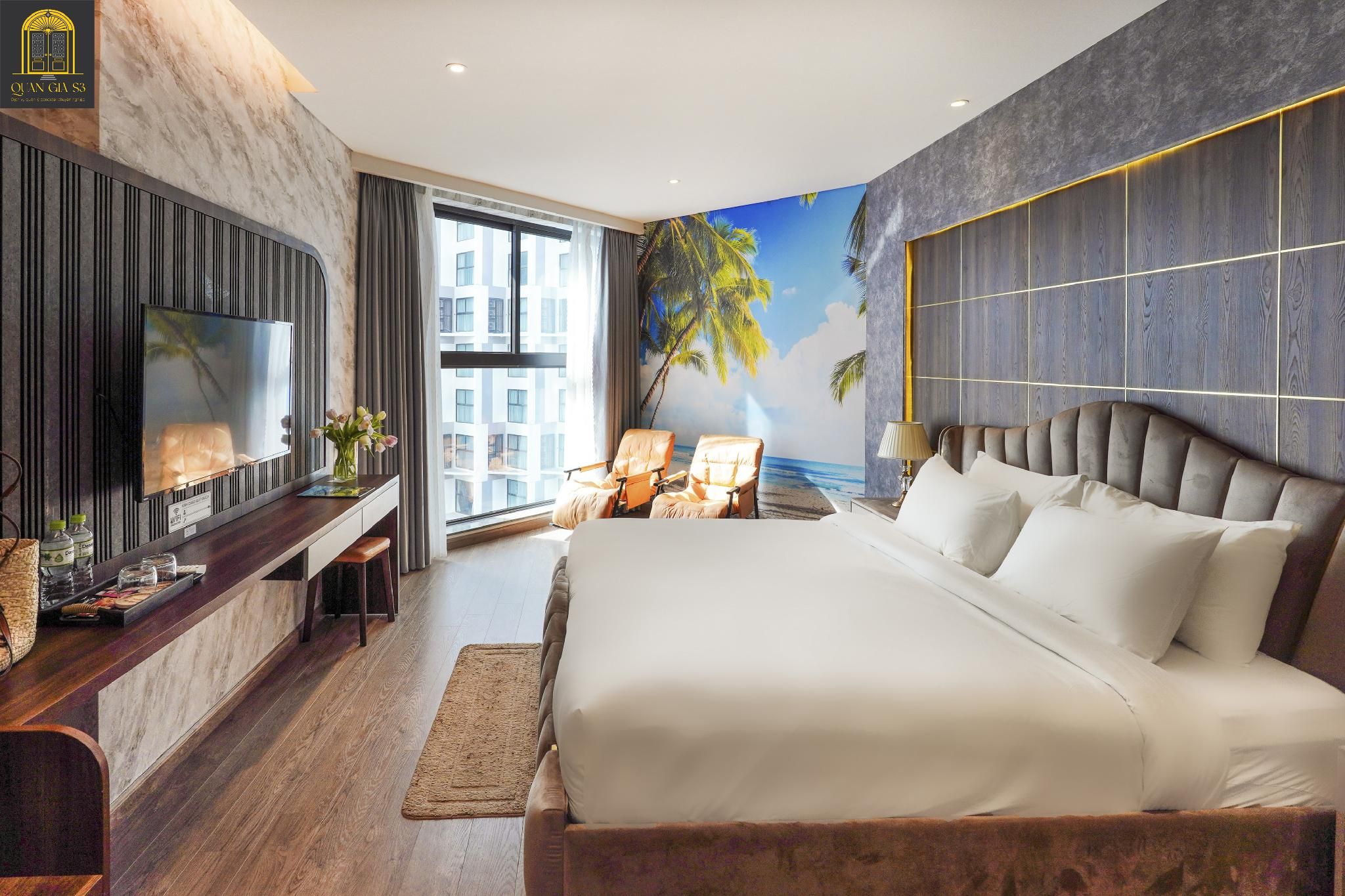 Junior Suite with Pool View