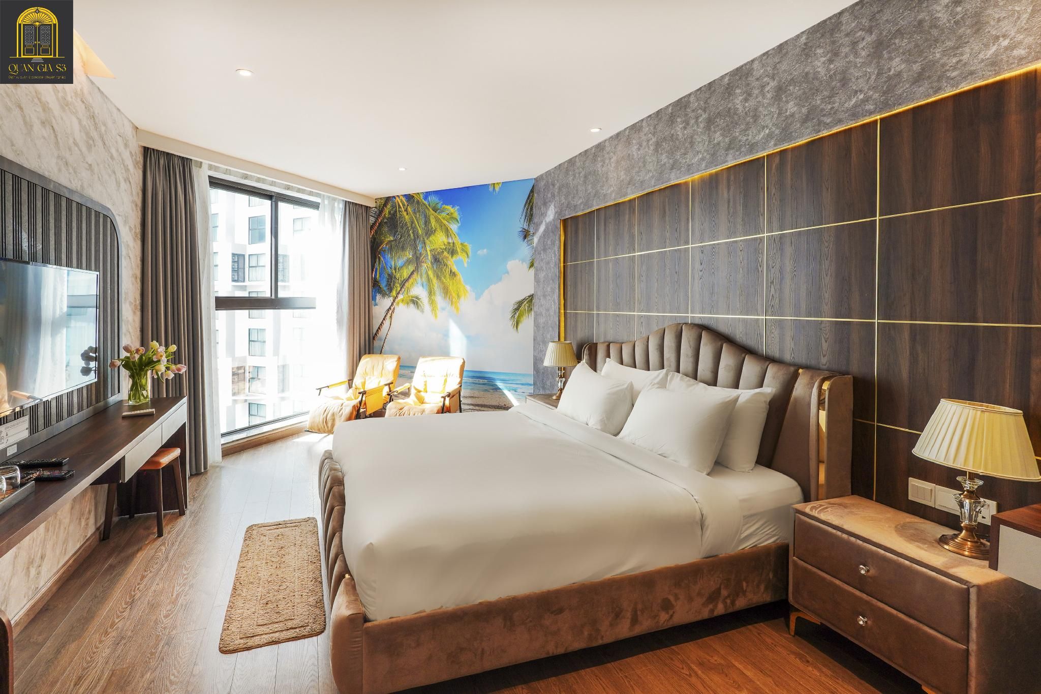 Junior Suite with Pool View
