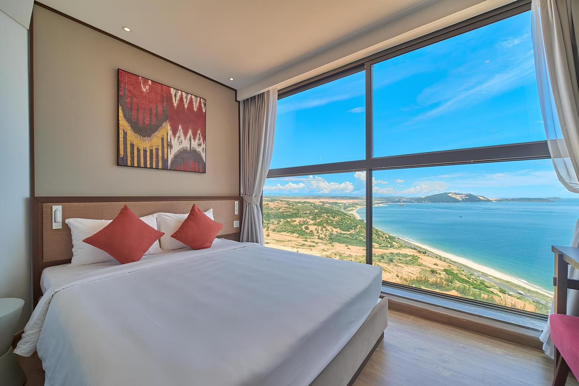 Two-Bedroom Apartment with Balcony and Sea View