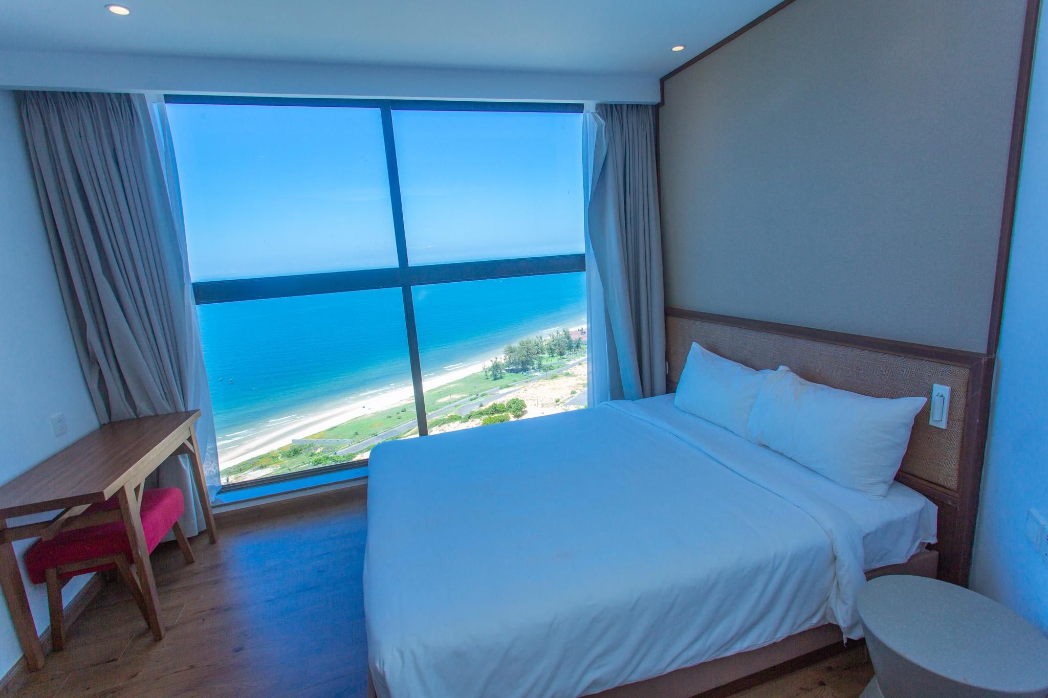 Two Bedroom Apartment with Ocean View