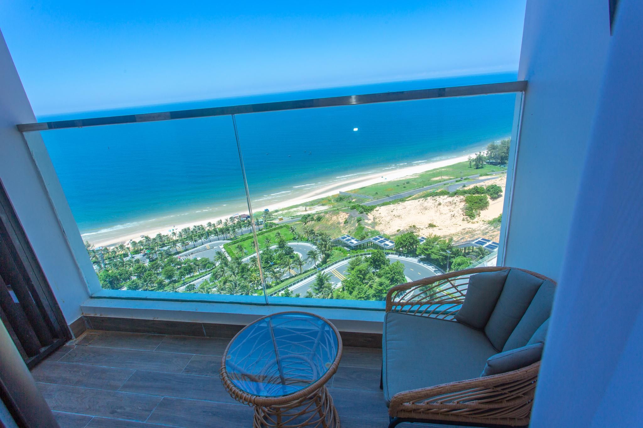 Two Bedroom Apartment with Ocean View