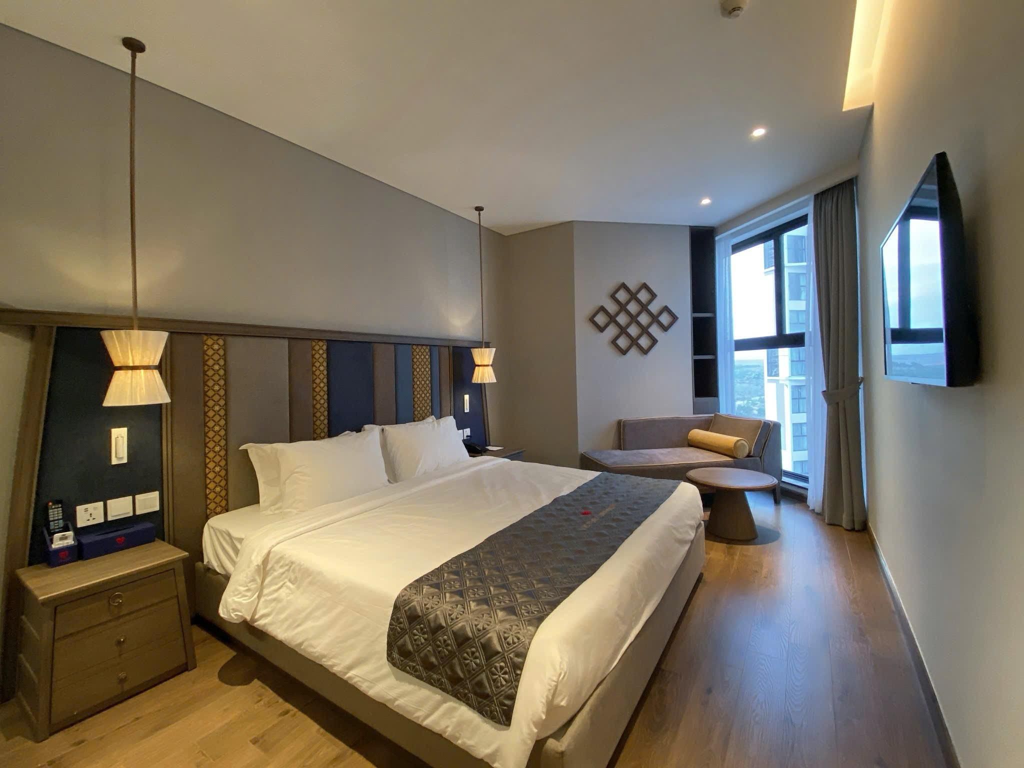Deluxe Garden View Suite