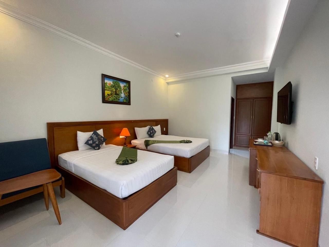 Deluxe Triple with Balcony and Garden View