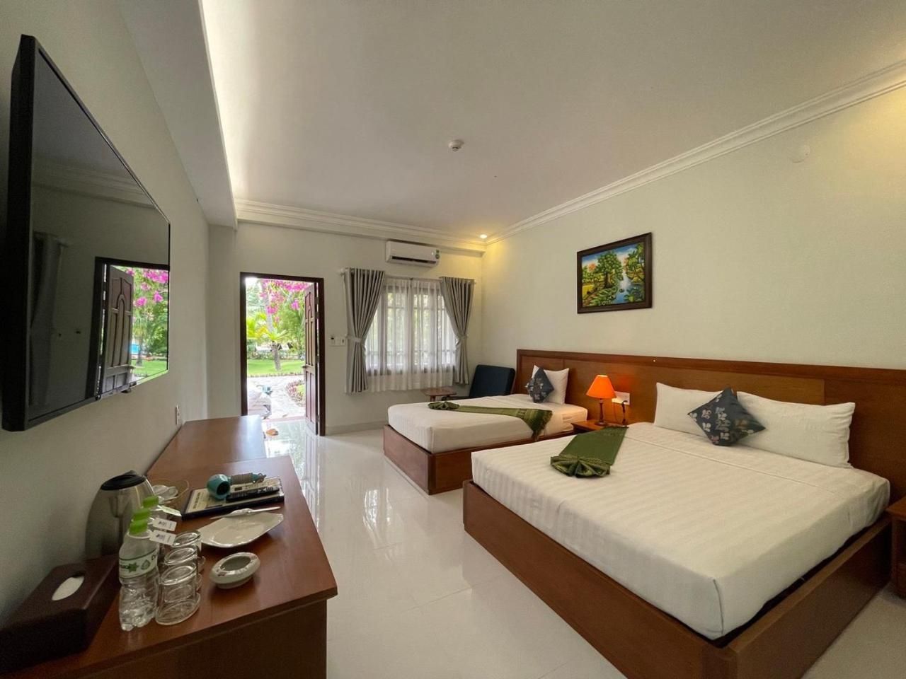 Deluxe Triple with Balcony and Garden View