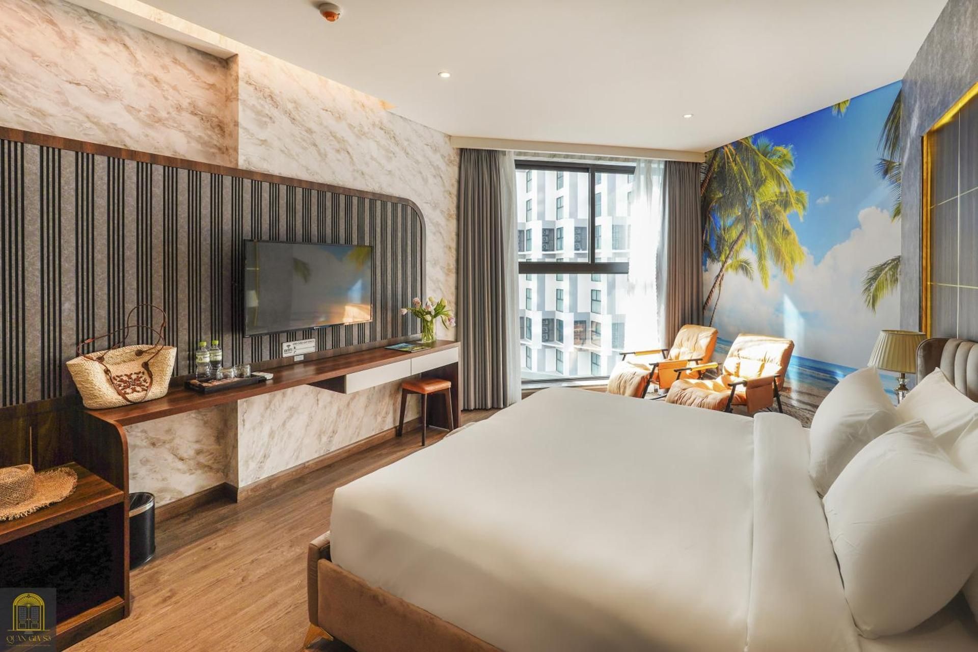 Junior Suite with Pool View