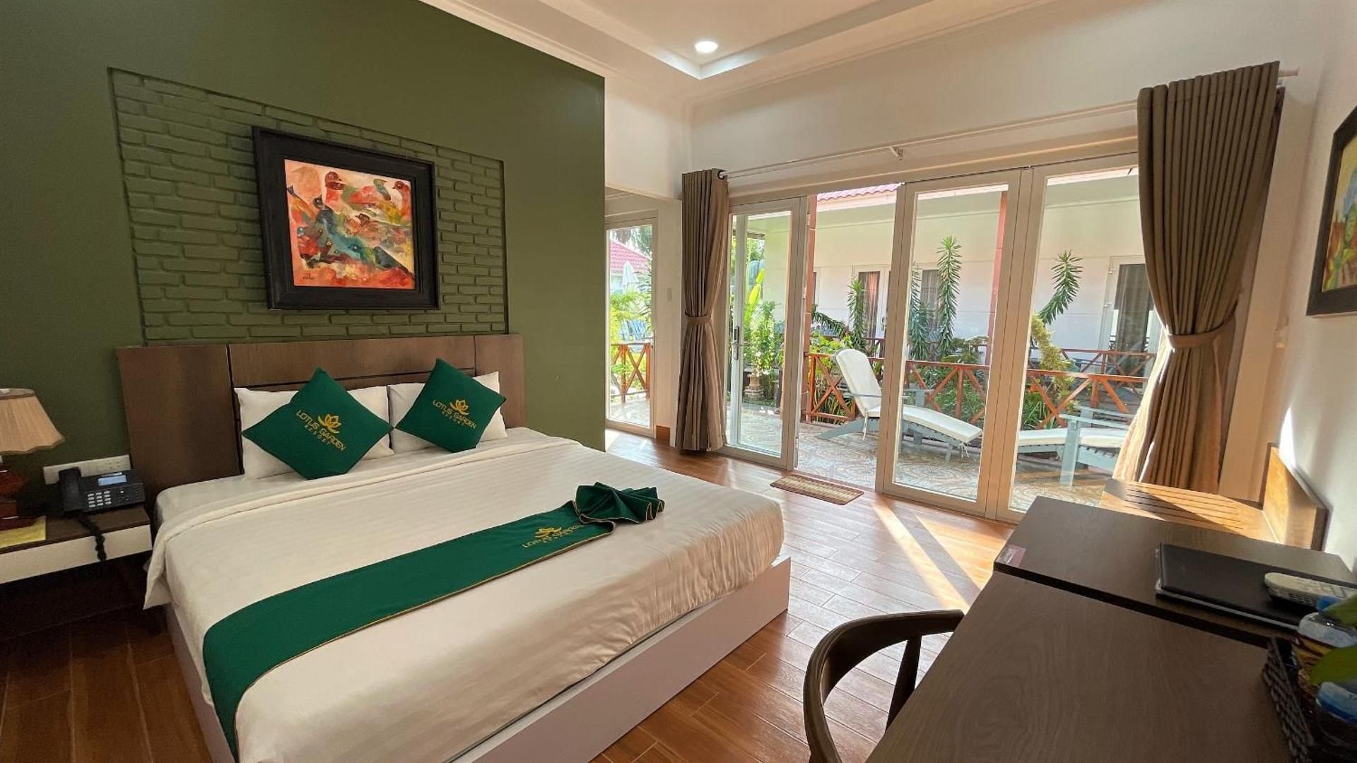 LOTUS GARDEN RESORT Double Room with Spa Bath