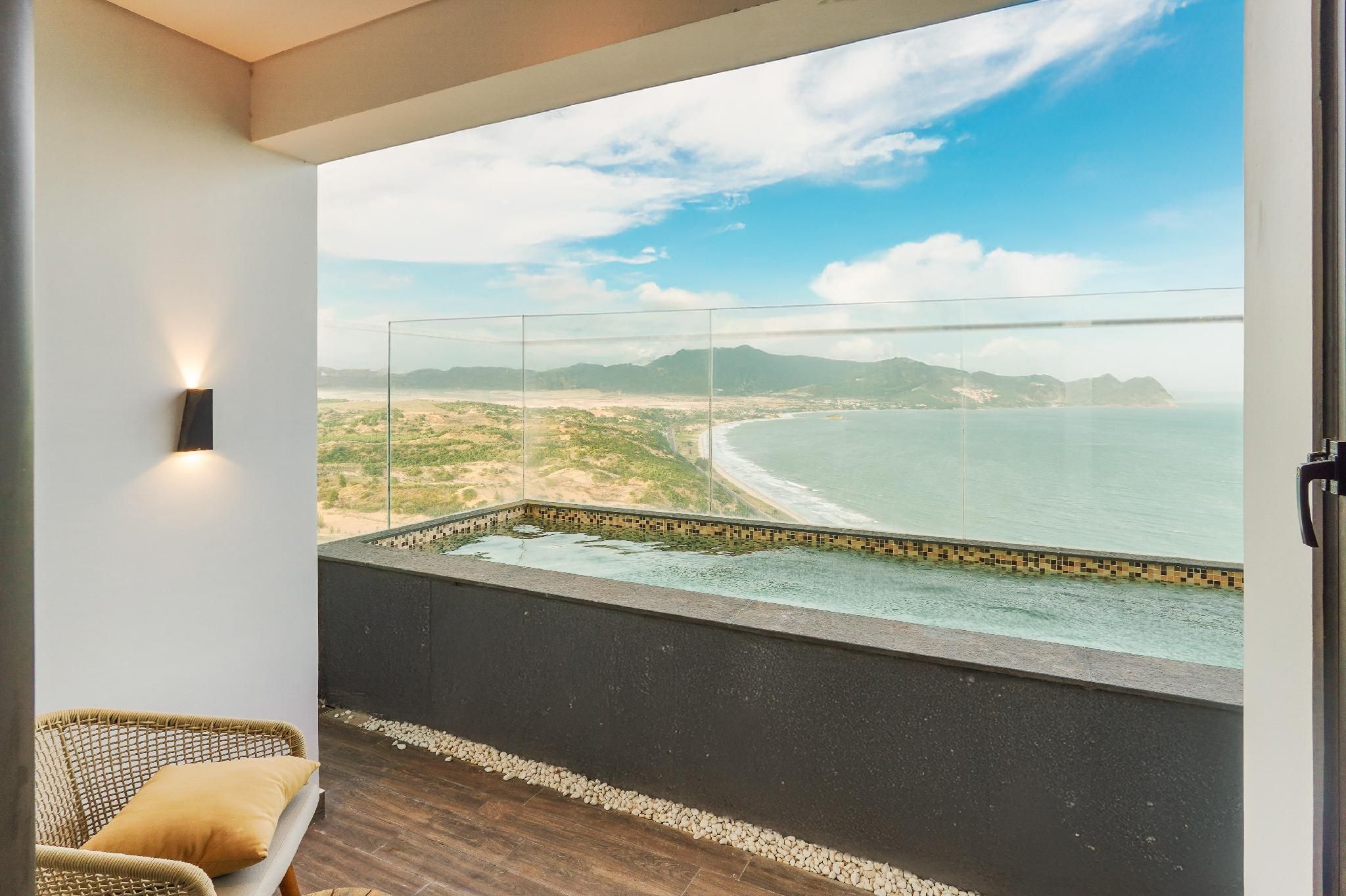 2 Bedroom Pool Suite Sea view