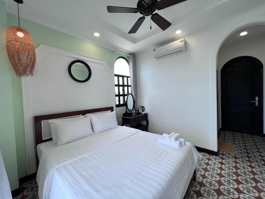 Wanderlust Hotel Double Room with Sea View 2