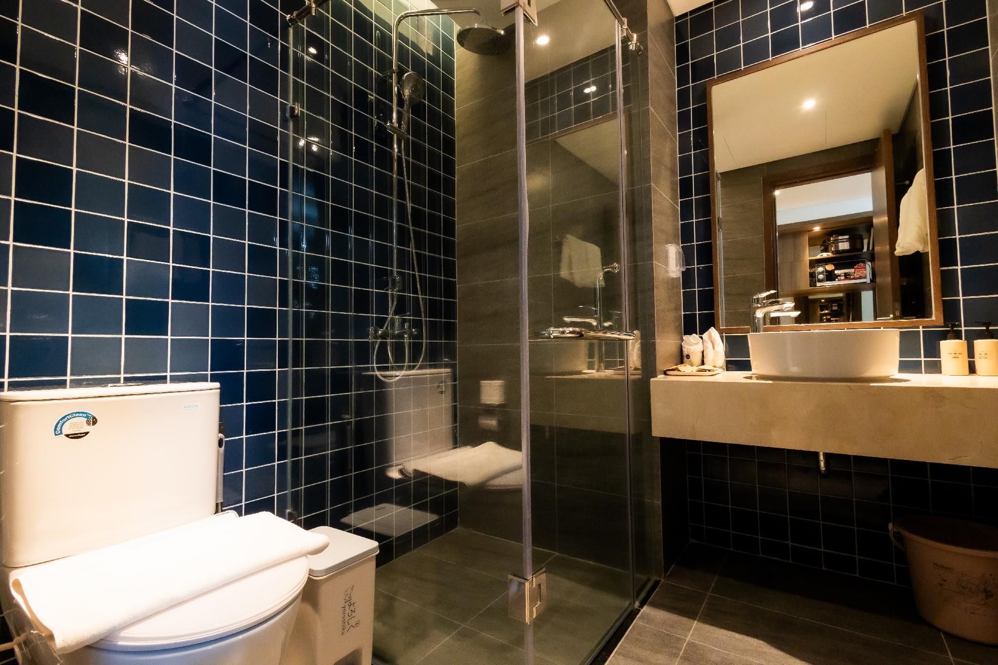 Pool Access Suite - Adult Only