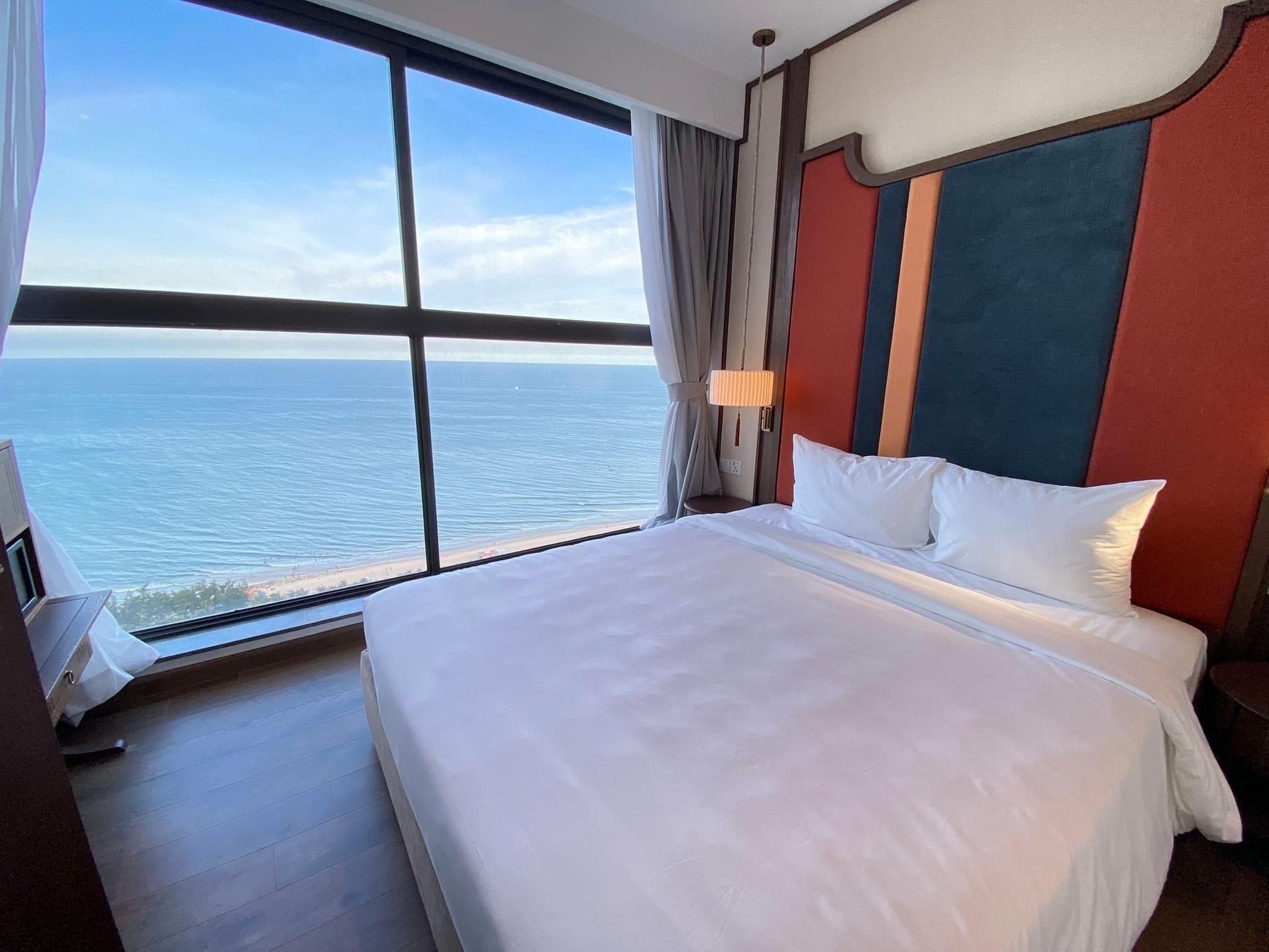 2-Bedroom Suite with Kitchen and Balcony