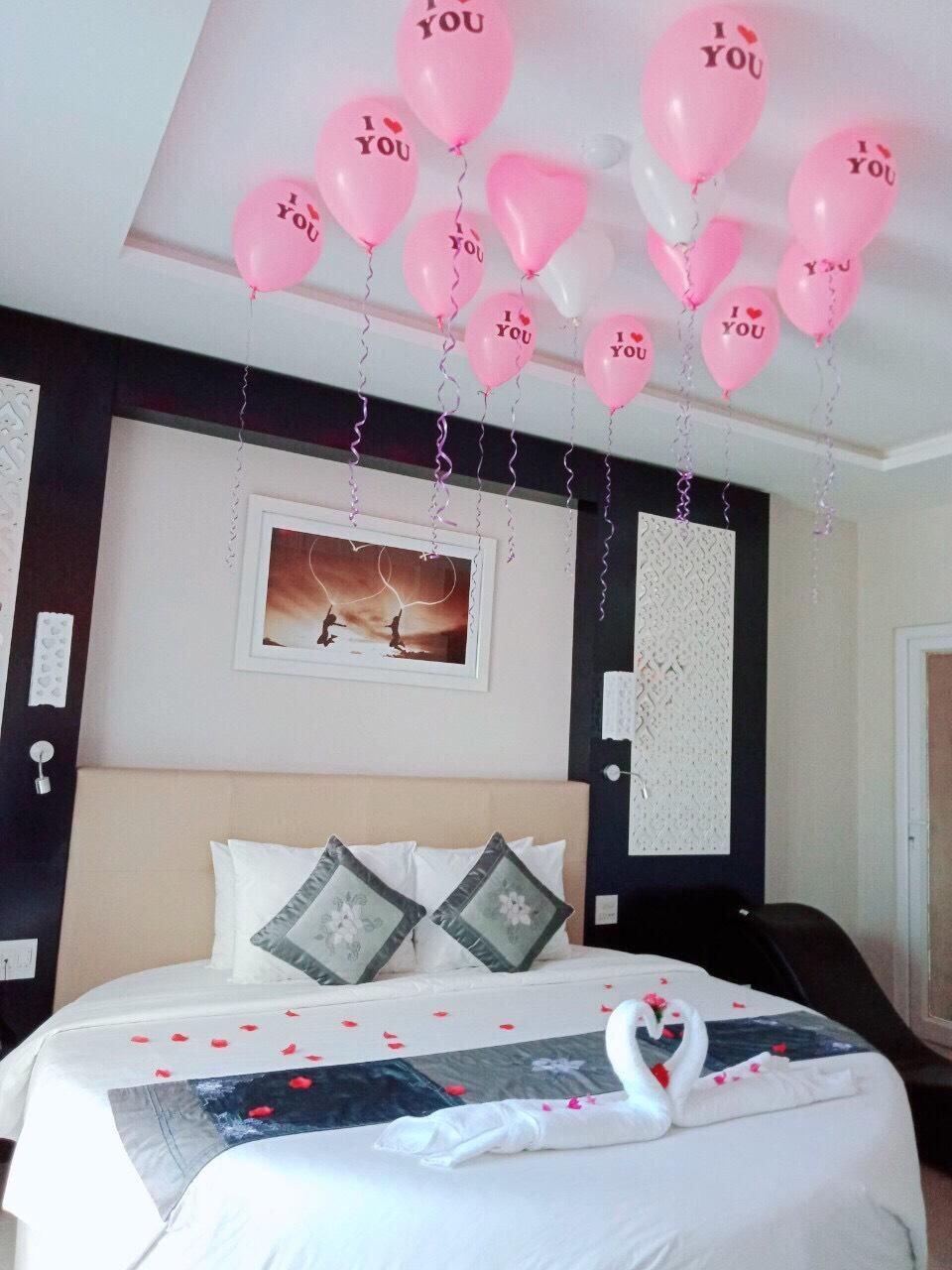 Honey Moon Room