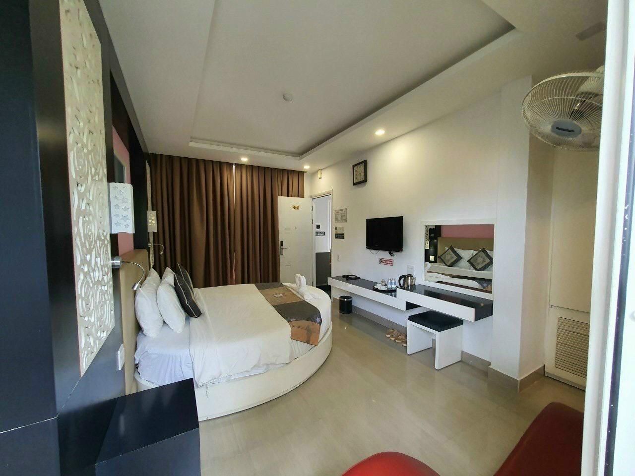 Honey Moon Room