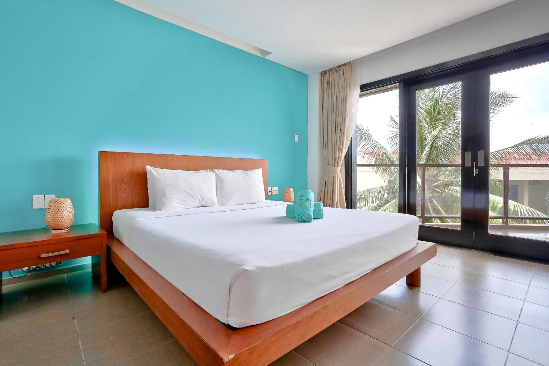 Deluxe Double Room with Balcony Garden View
