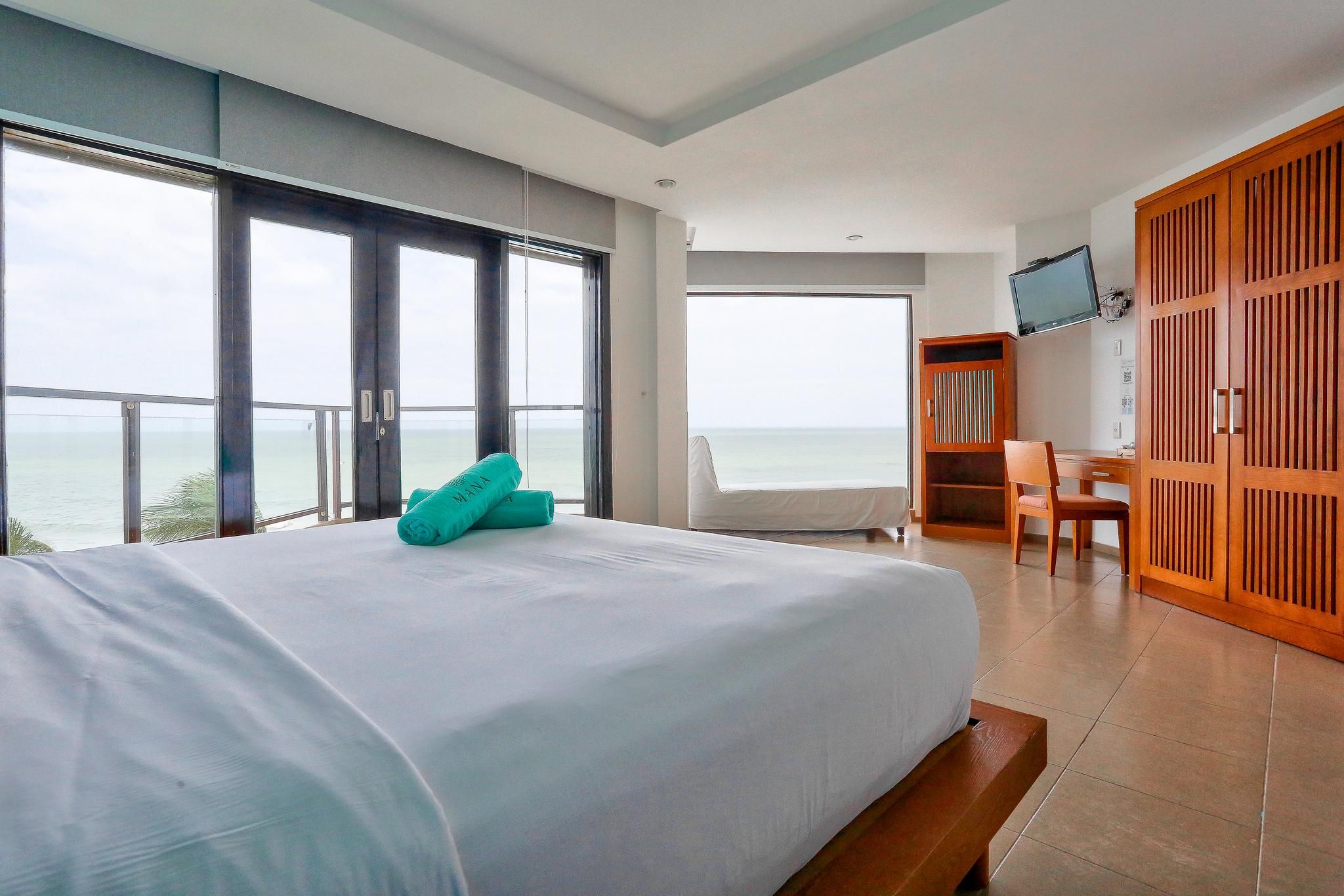 Suite Queen Room with Ocean View