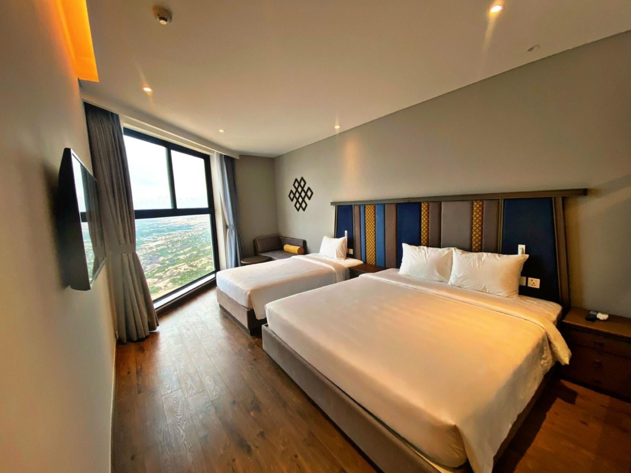 Corner View Triple Room with Private Bath