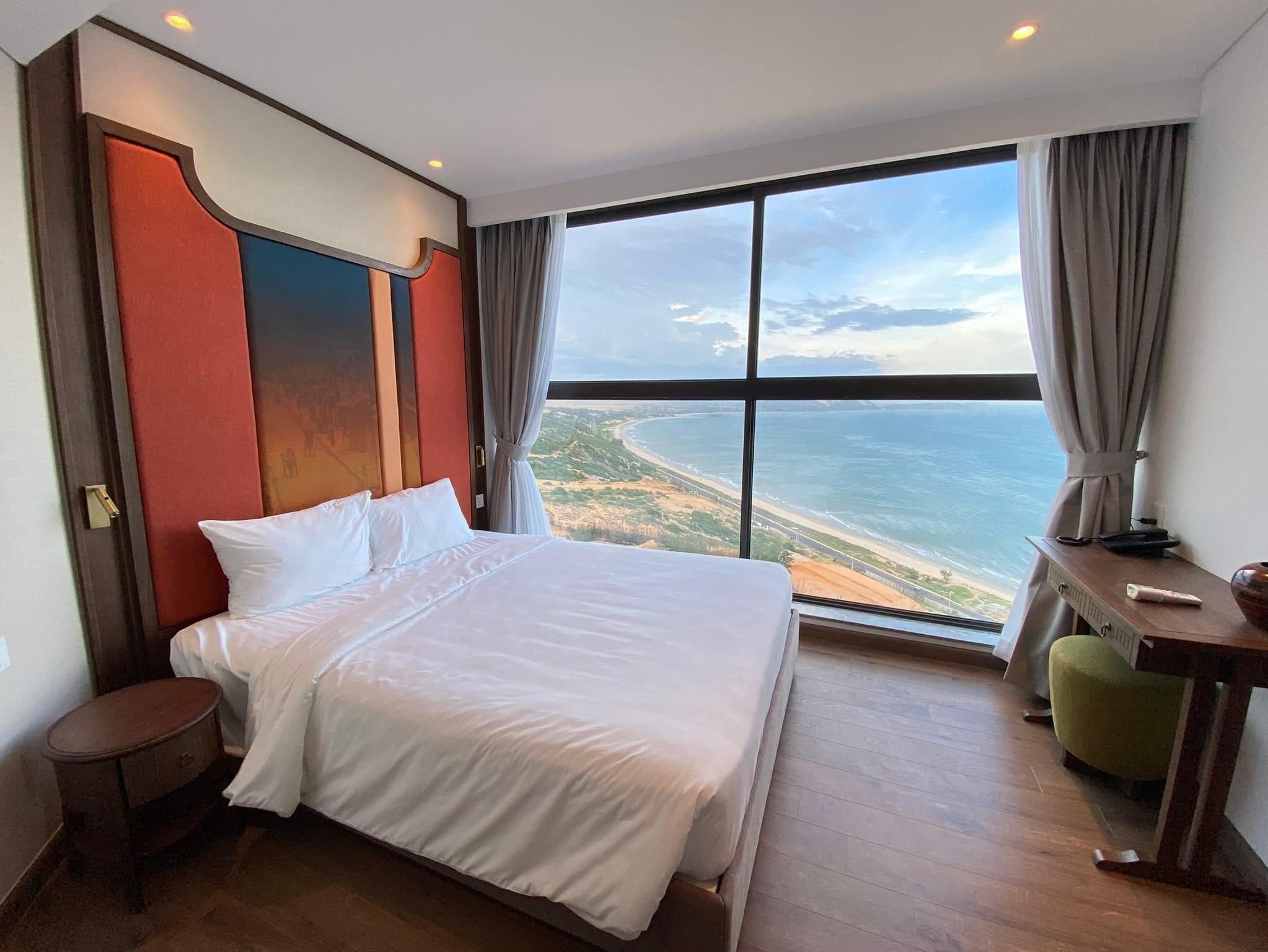 2-Bedroom Suite with Kitchen and Balcony