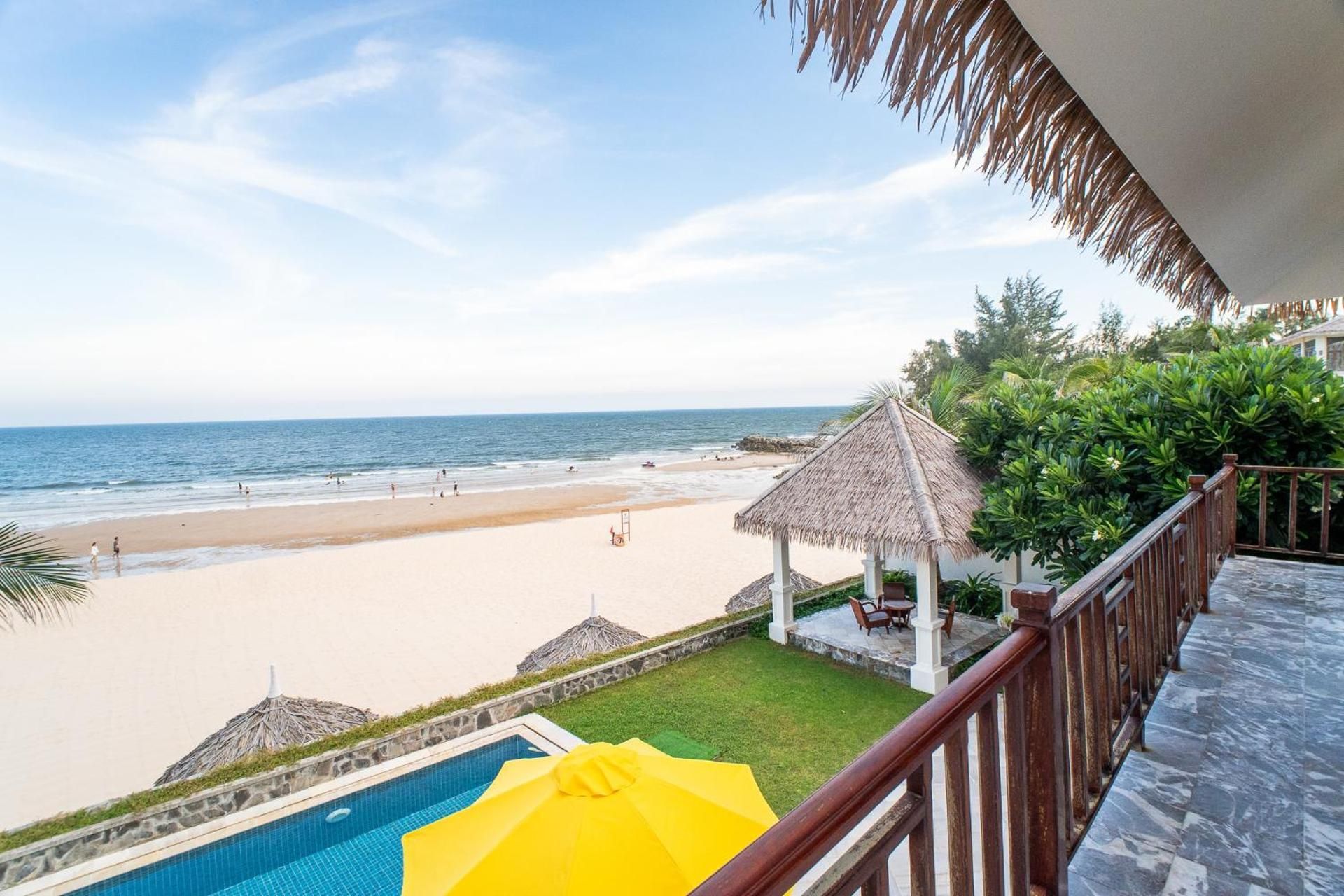 Beachfront Pool Villa