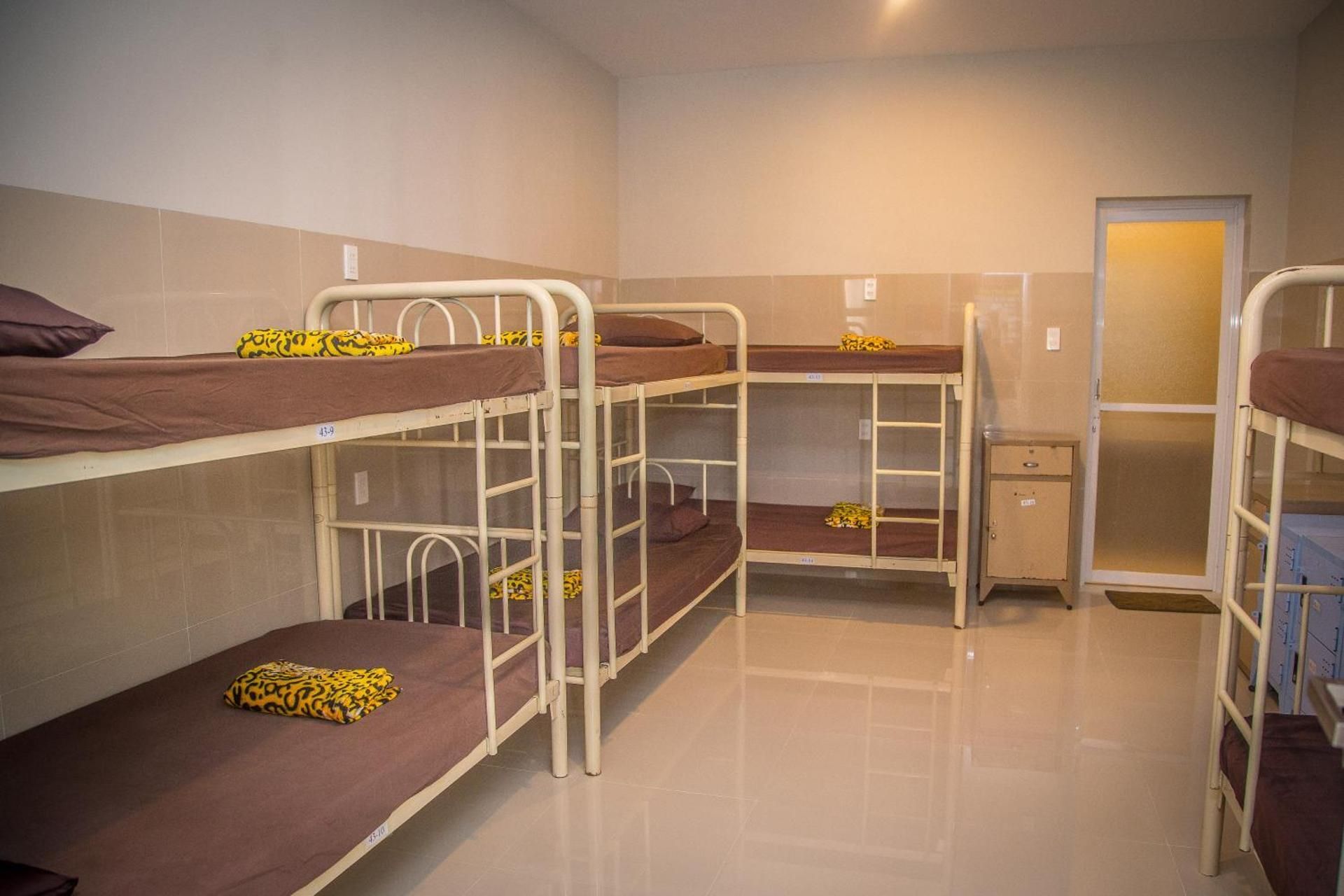 Bed in 10-Bed Mixed Dormitory Room with Ensuite Bathroom