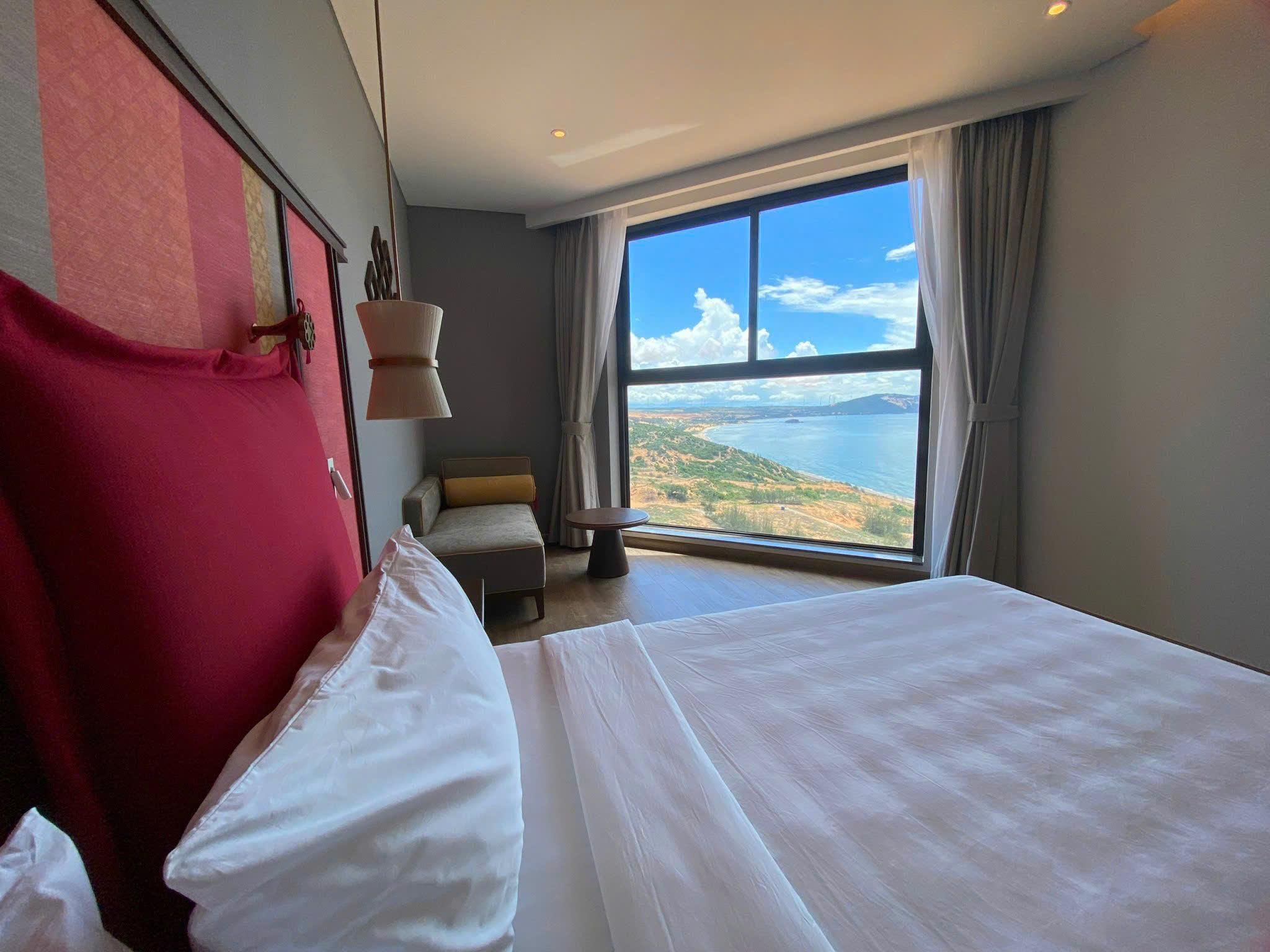 Deluxe - 1 King Bed