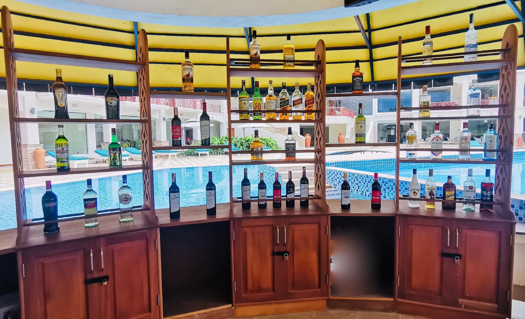 poolside bar