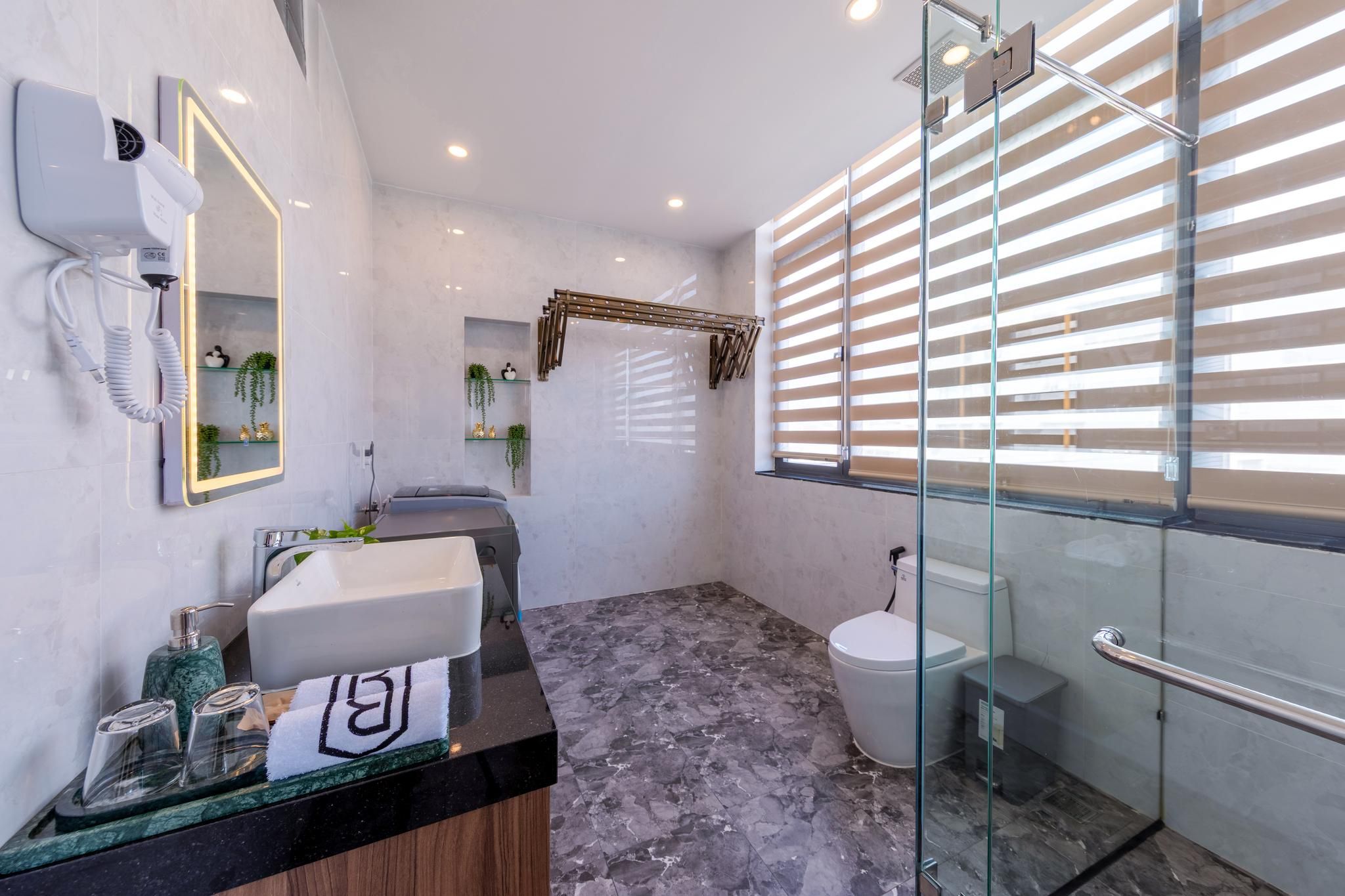 Deluxe One-Bedroom Apartment with City View