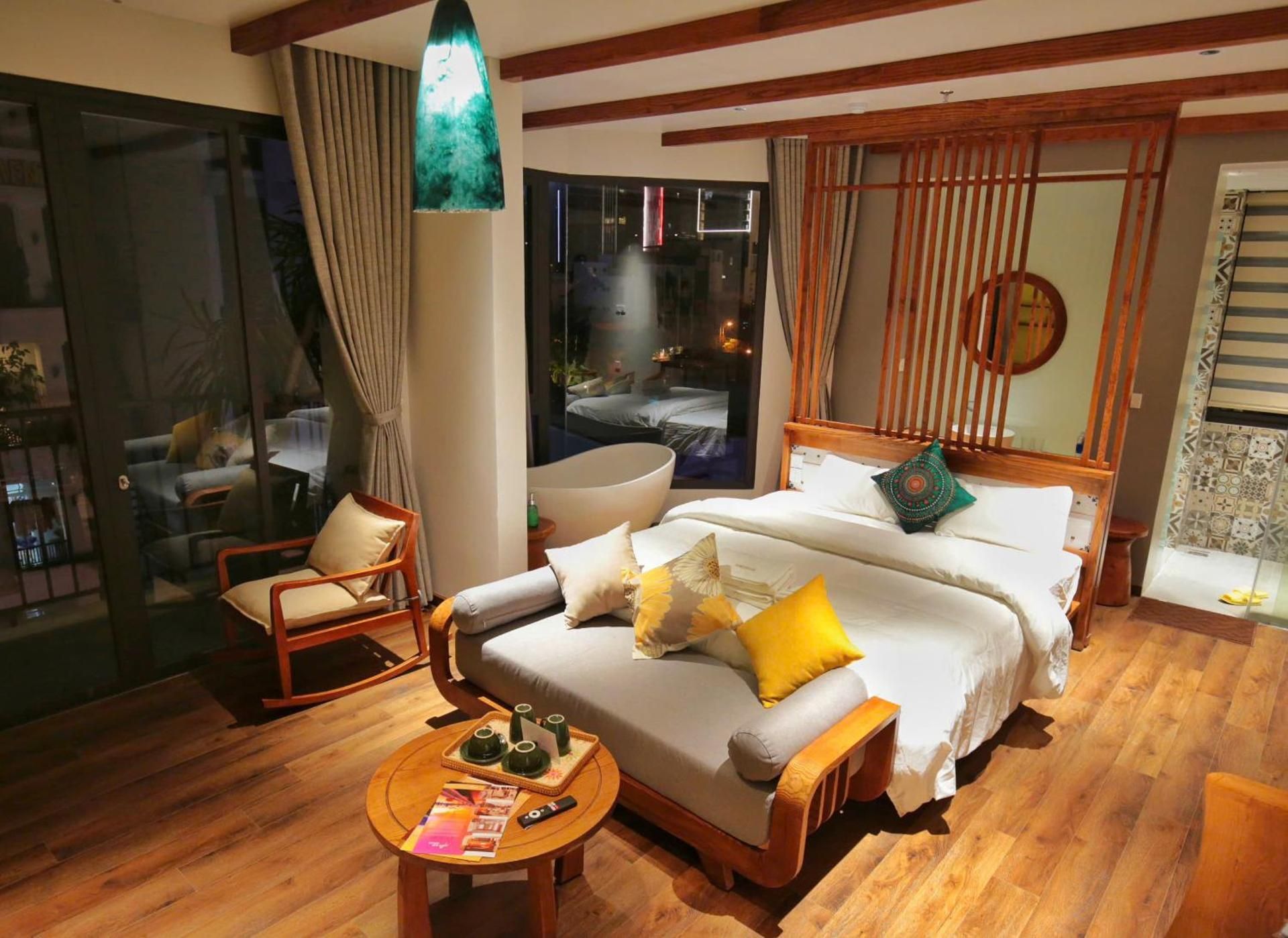 Studio with Spa Bath