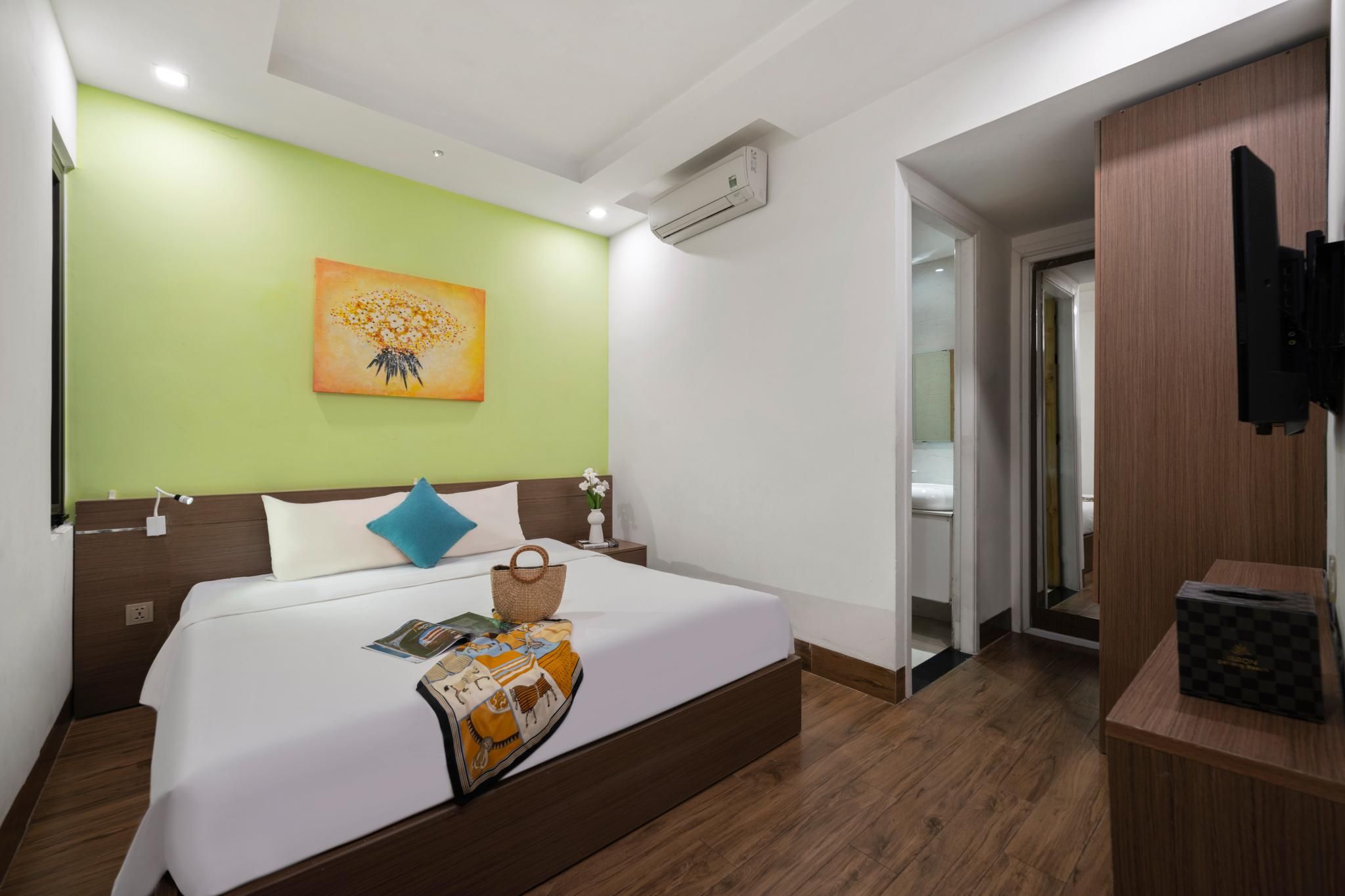 No Window - Superior Room