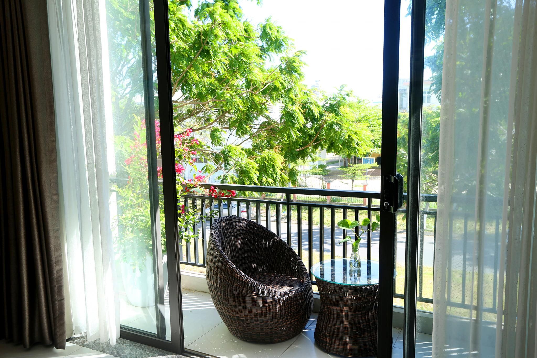 Studio - King Room with Balcony