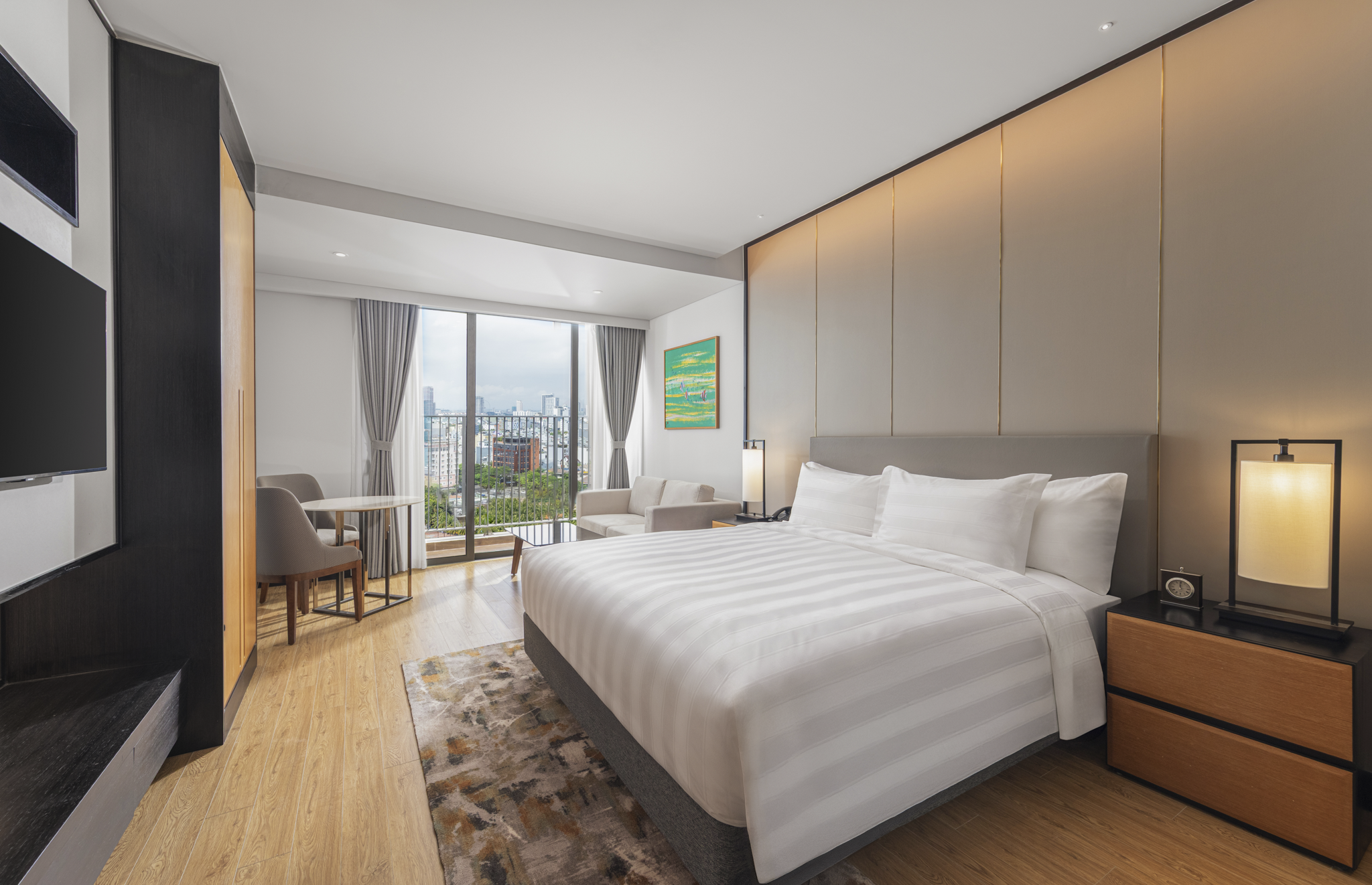 1 King Bed, Deluxe Studio, City View