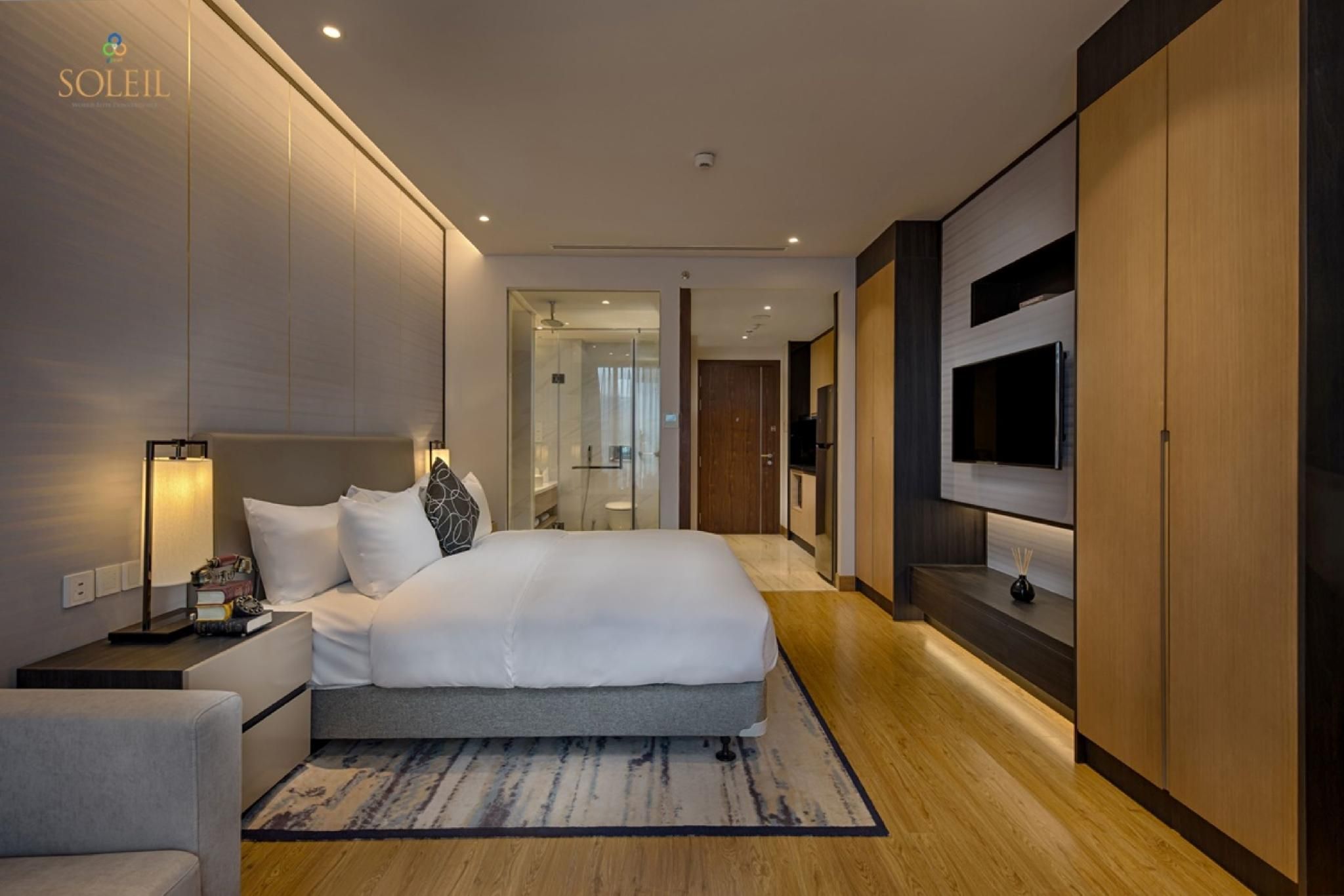 1 King Bed, Deluxe Studio, City View