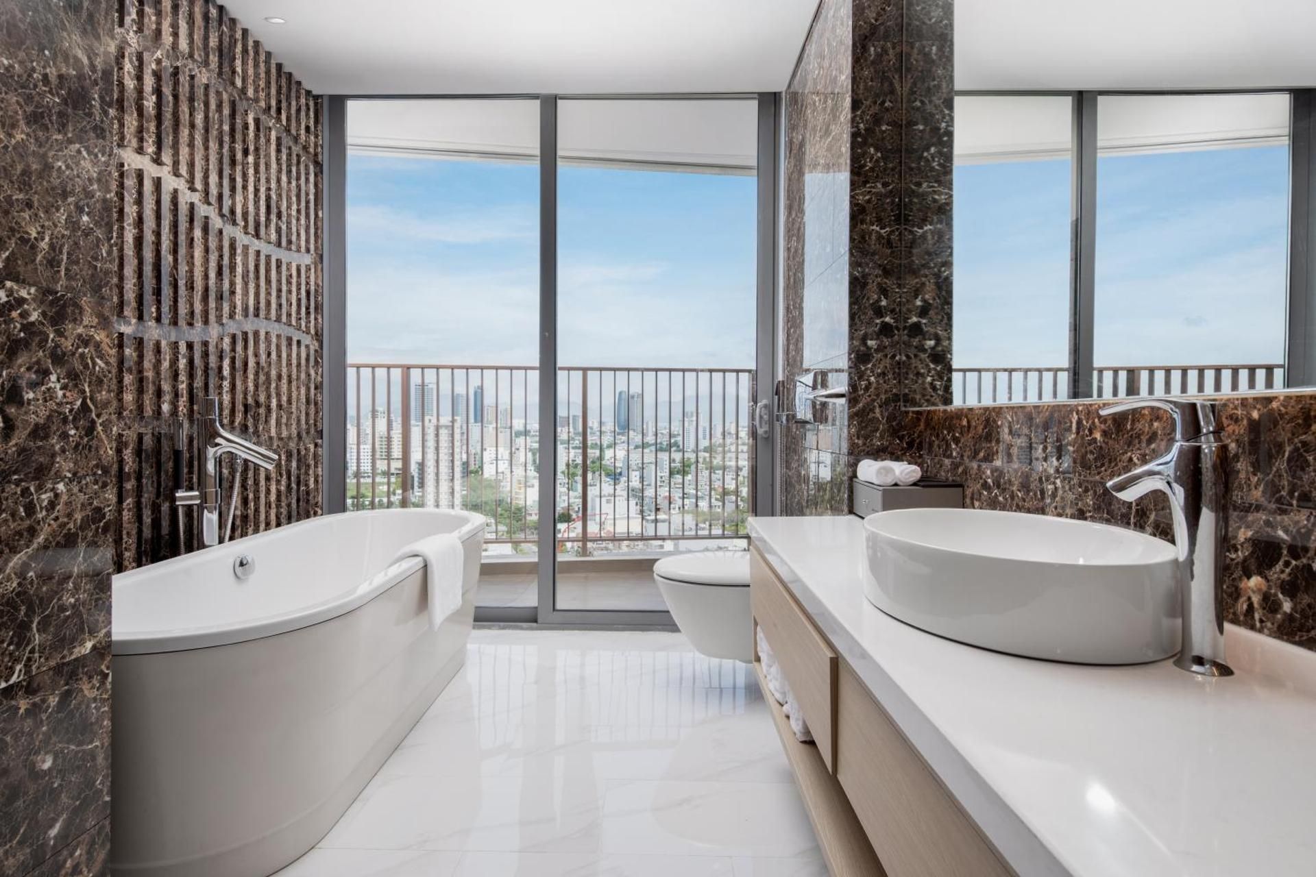 Wyndham Soleil Danang 1 Bedroom, Deluxe Family Suite, City View, 1 King Bed 2