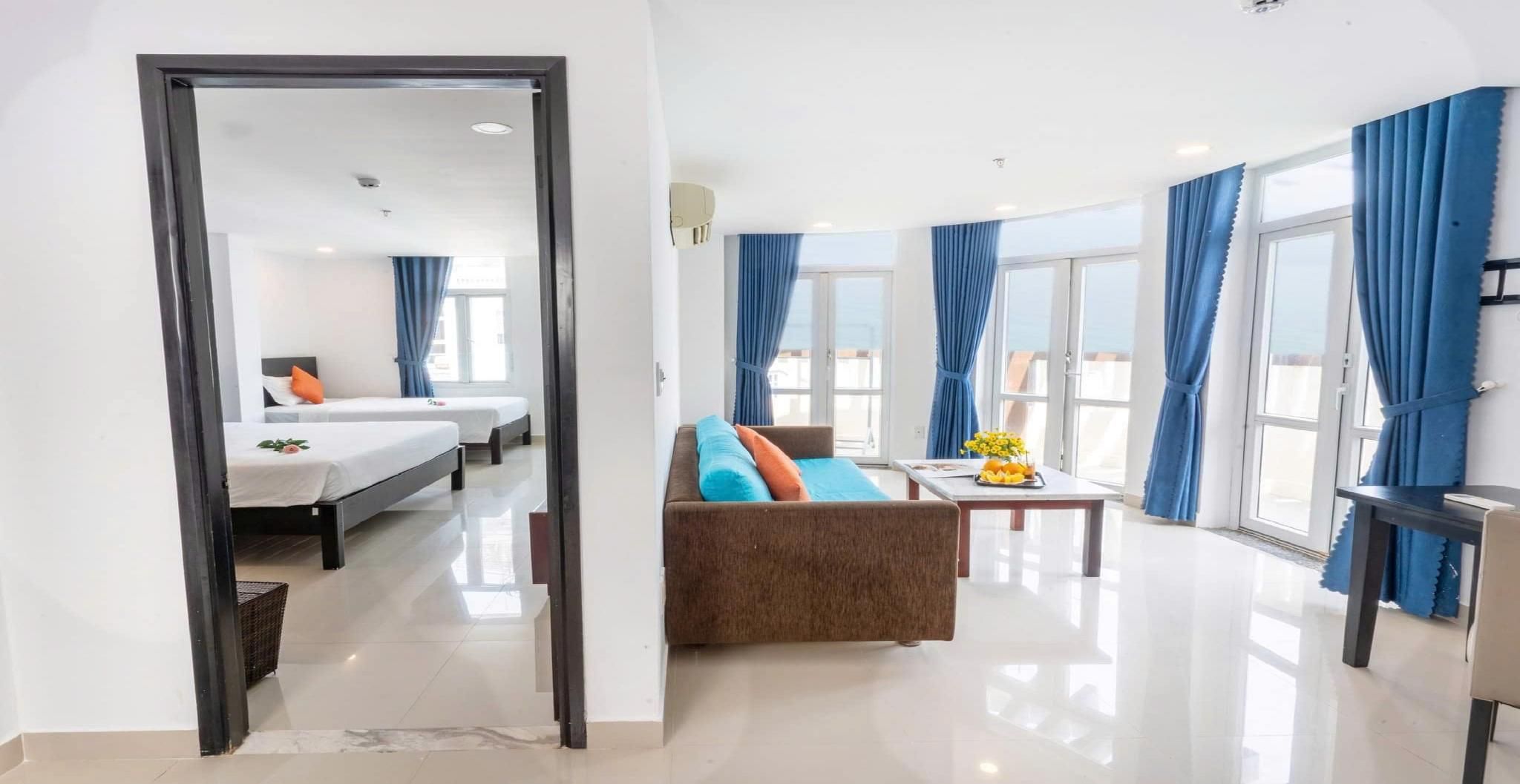 Apartment with Balcony and Sea View