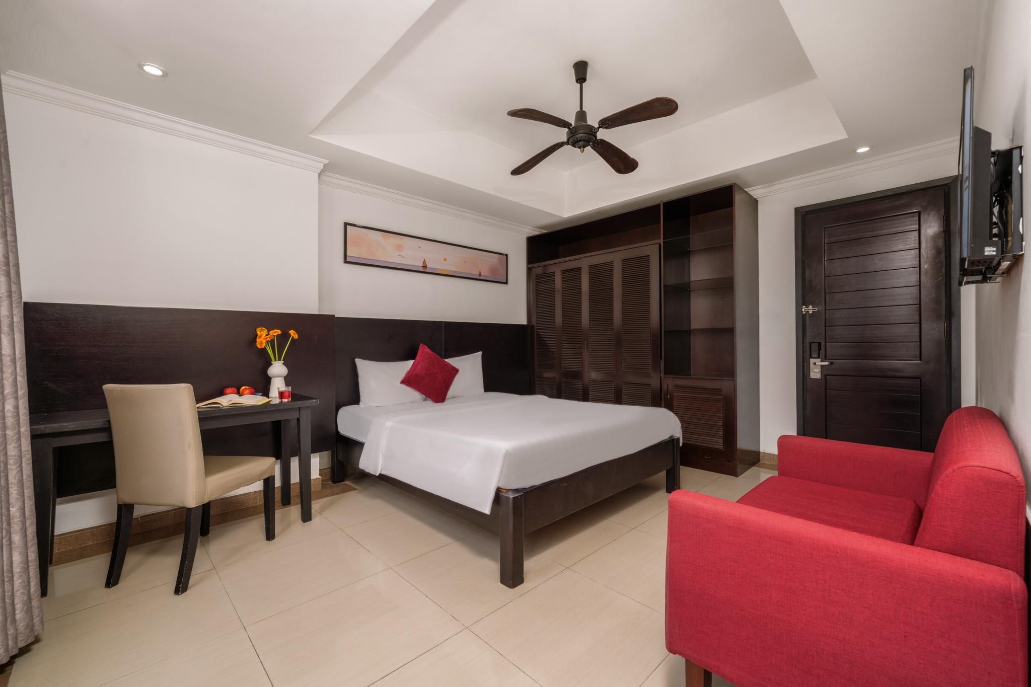 Deluxe - 1 King Bed