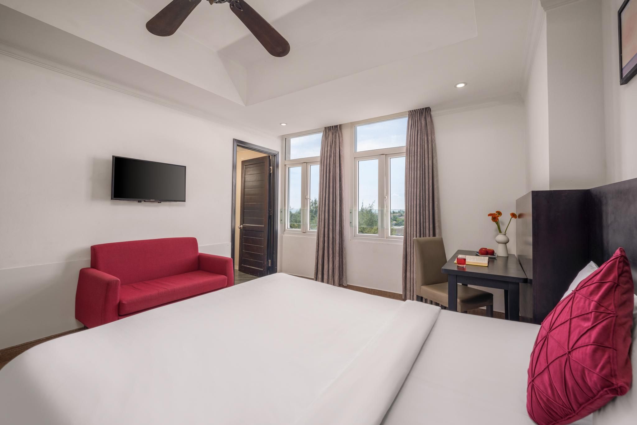 Deluxe - 1 King Bed