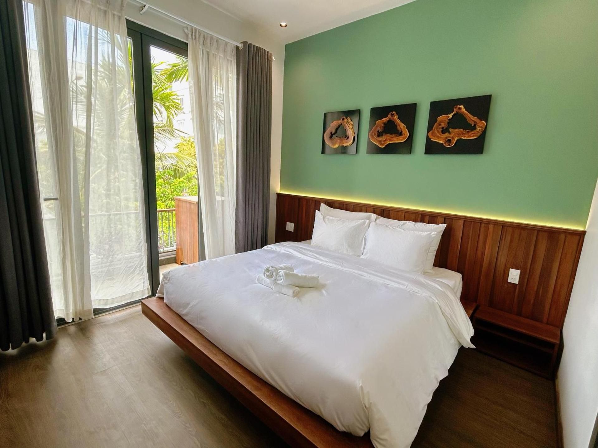 Two-Bedroom Apartment with Balcony