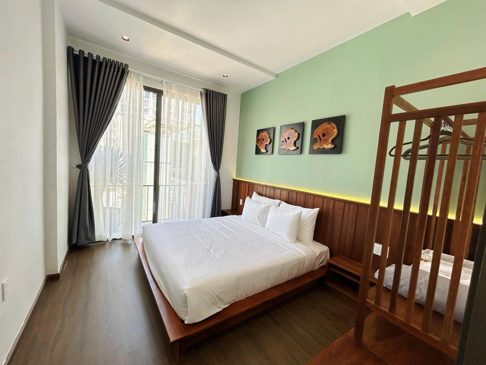 One-Bedroom Apartment with Balcony