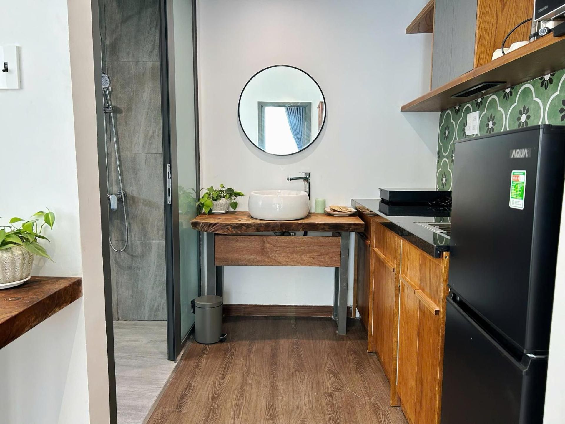One-Bedroom Apartment with Balcony