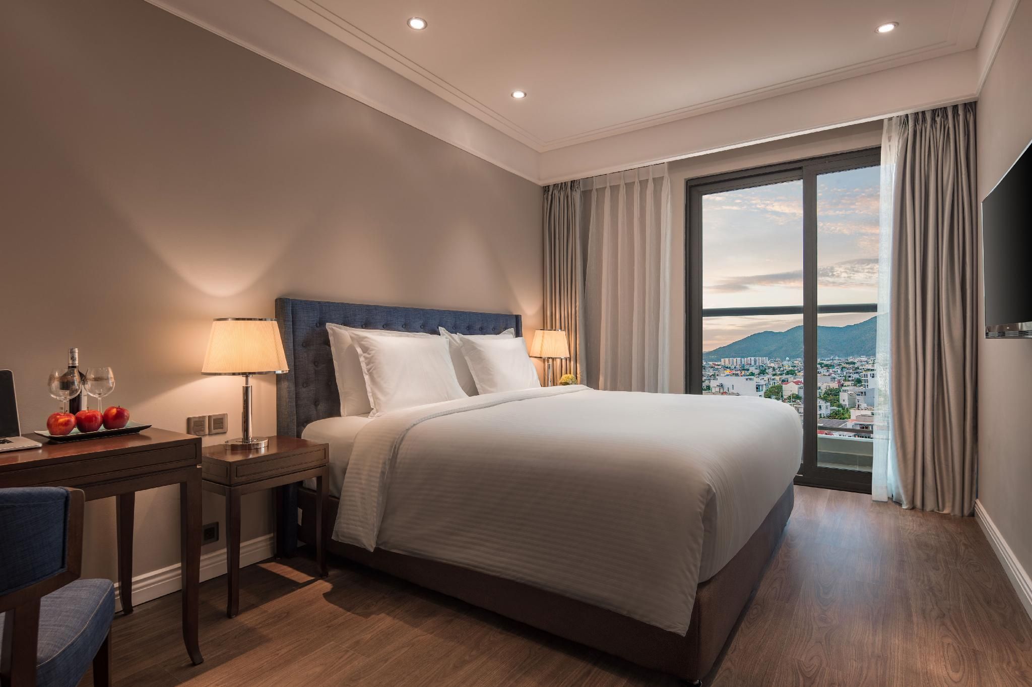 2 Bedroom Deluxe Apartment - 1 Queen, 2 Singles
