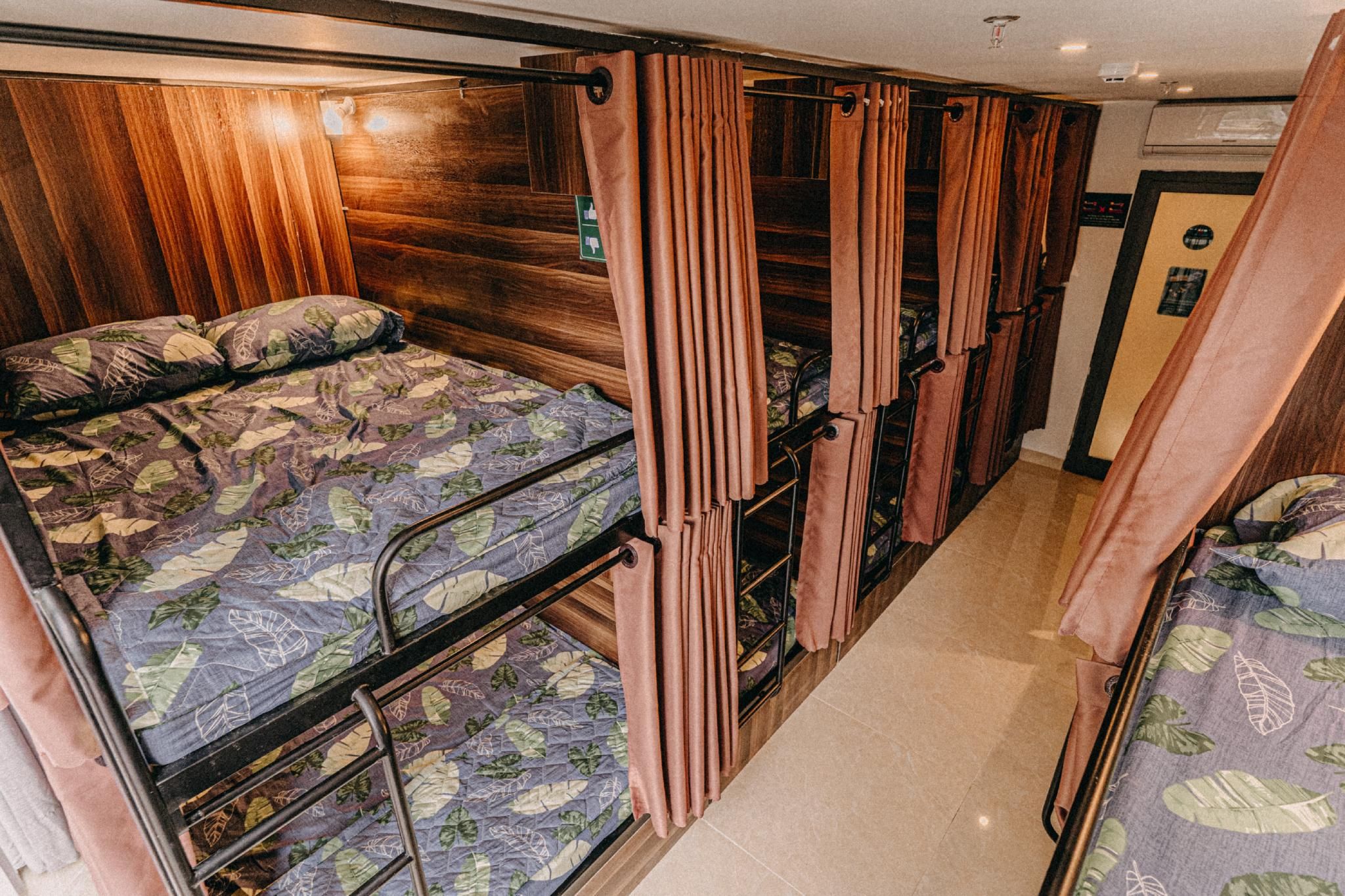 Bed in 8 Bed Dorm - Shared Bathroom