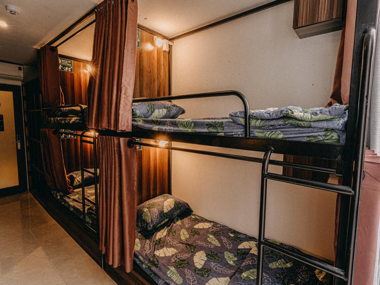 Single Bed in Mixed Dormitory Room