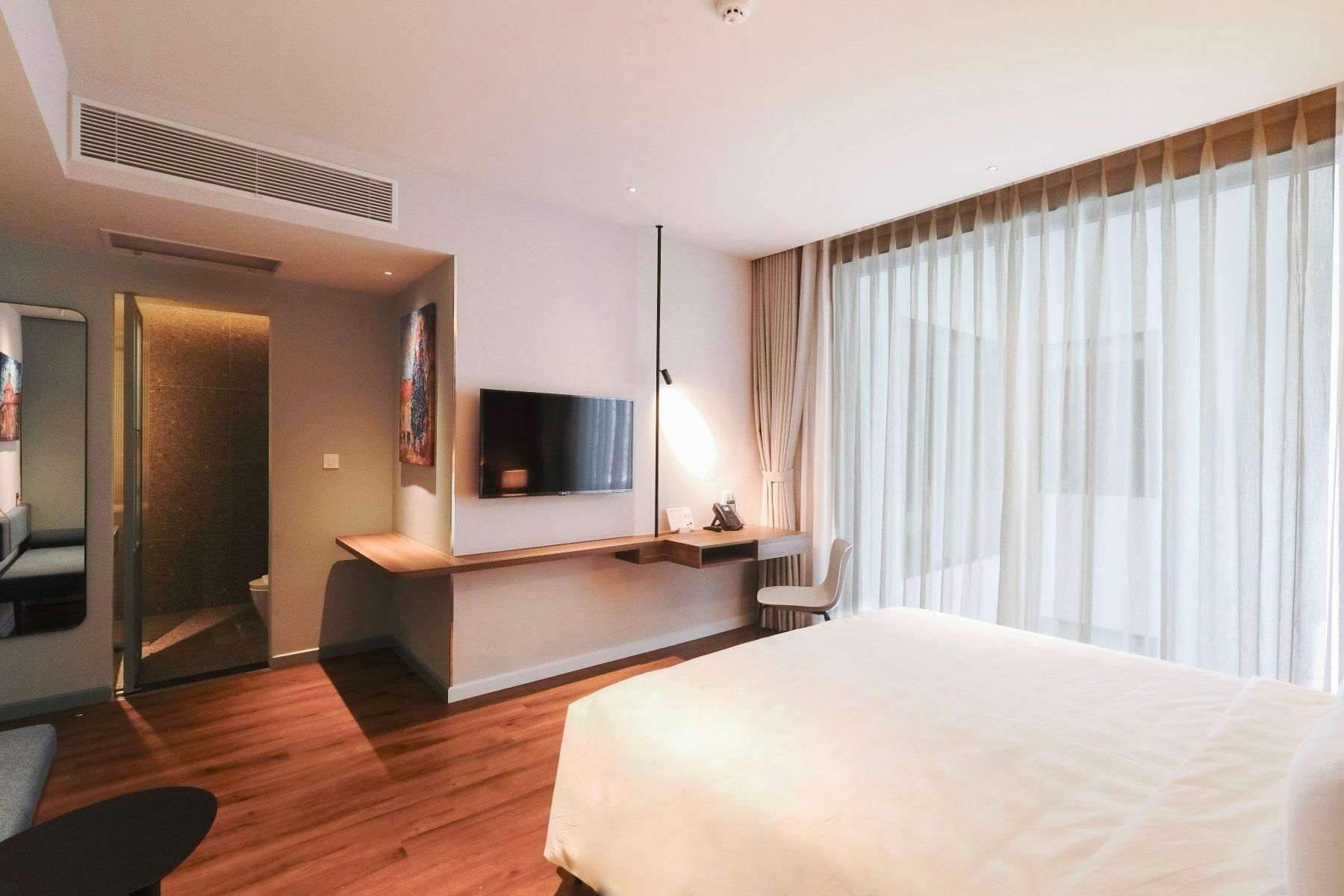 Deluxe Comfort King Room