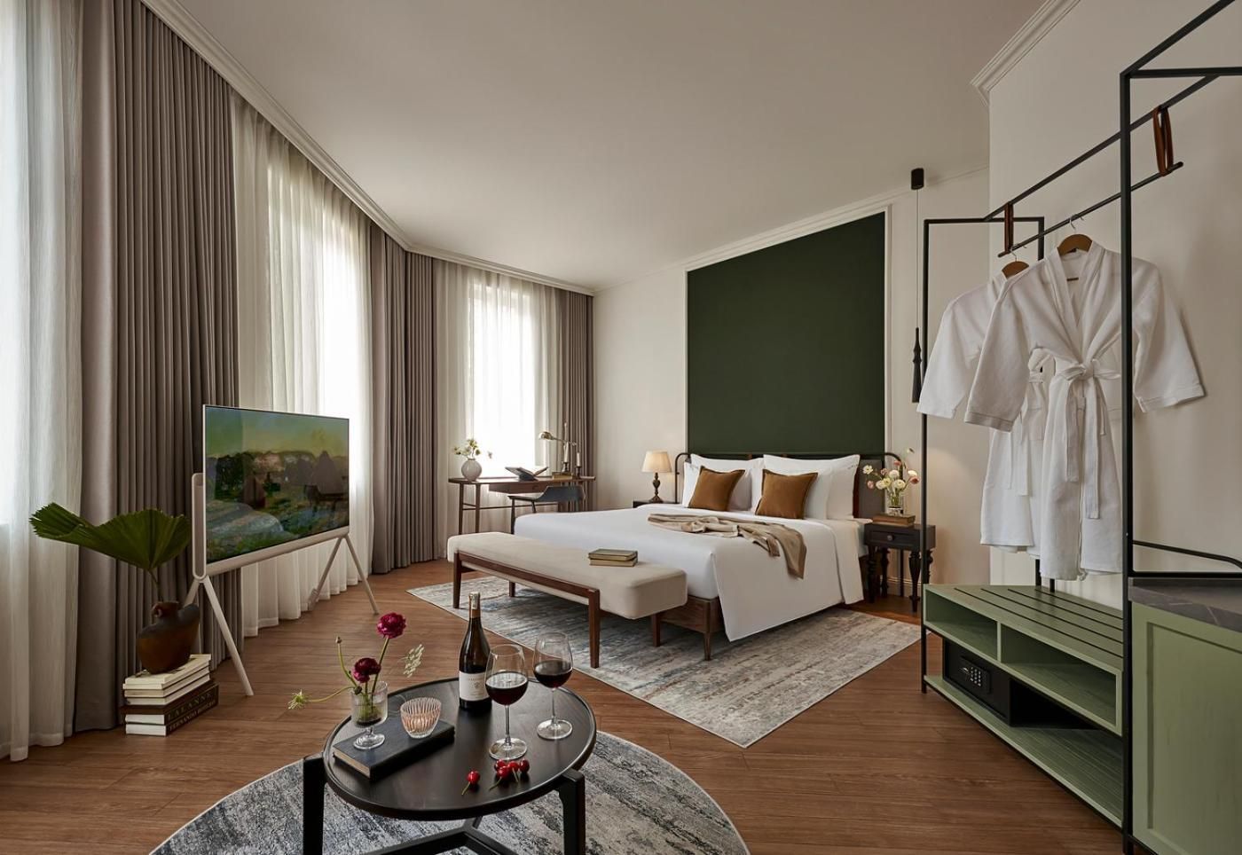 Suite Balcony with City View