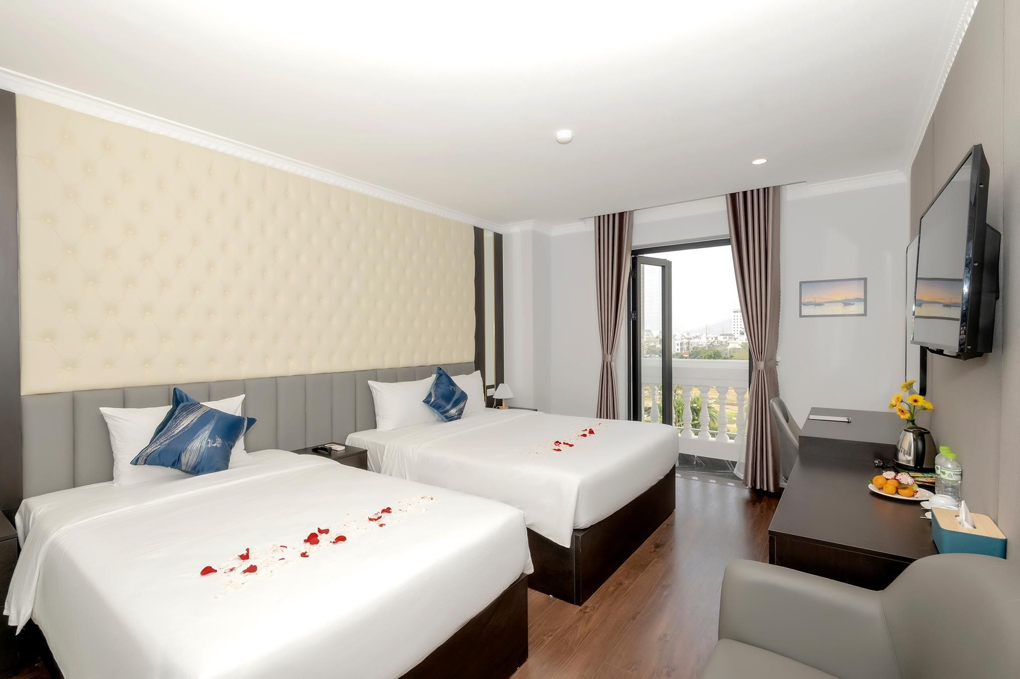 Deluxe Two Bedroom Apartment with Balcony