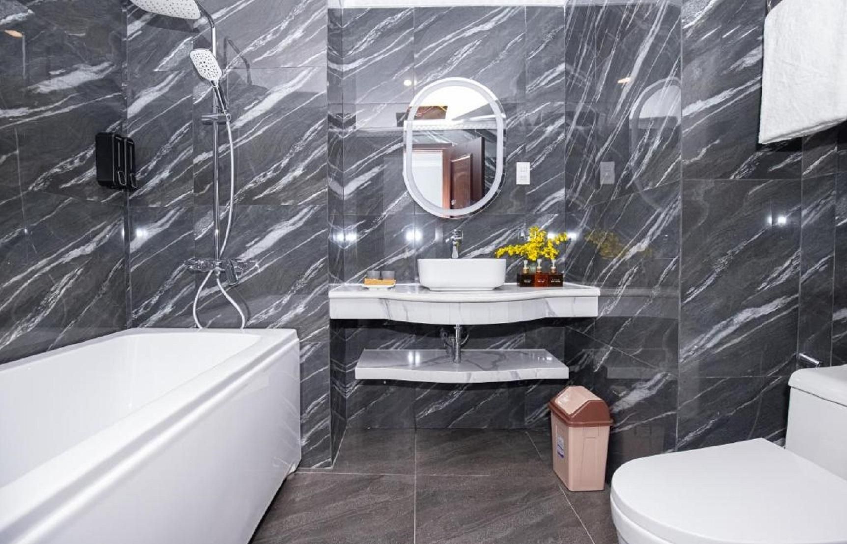 Monaco Boutique Hotel Triple Room with Balcony 2