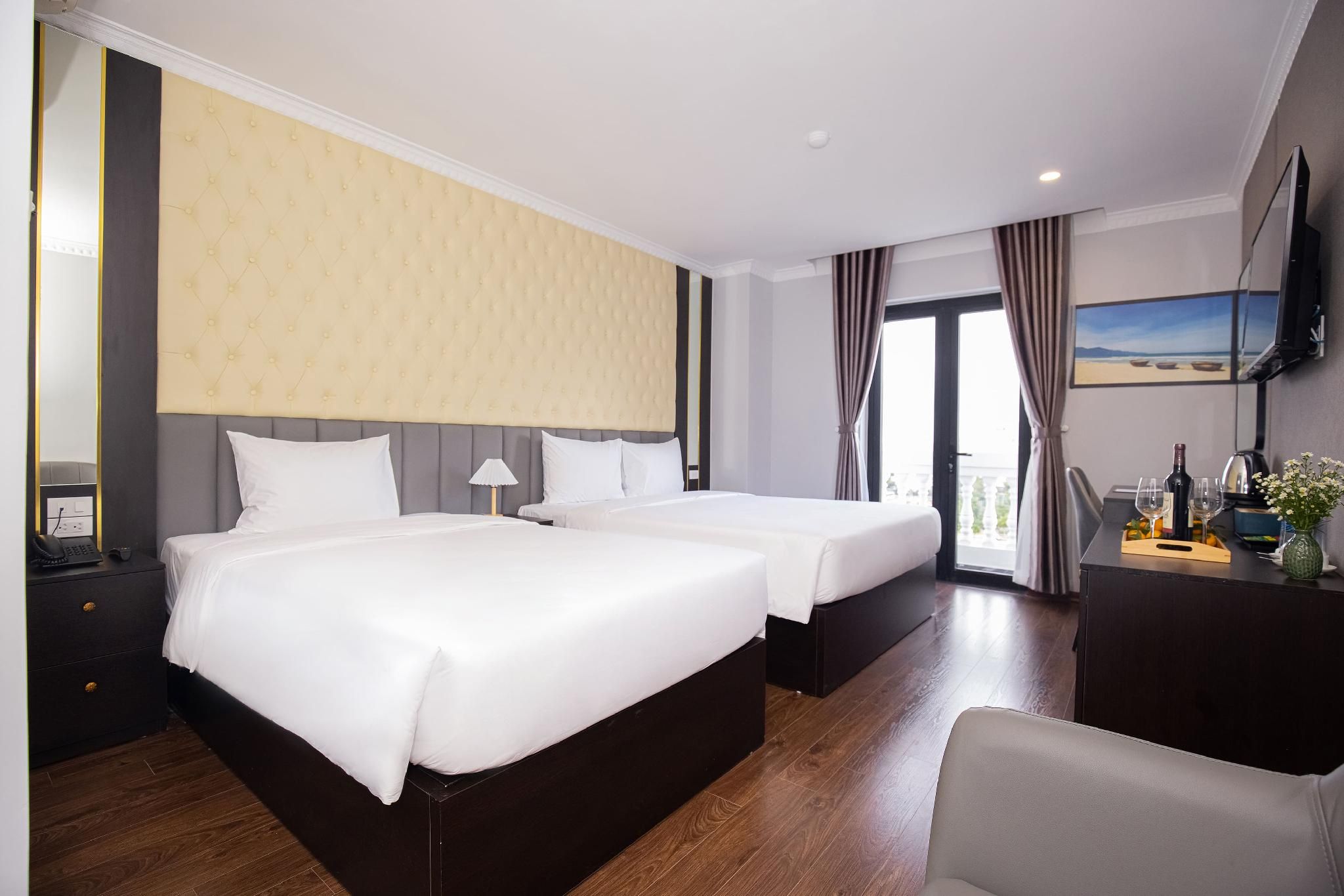 Deluxe Two Bedroom Apartment with Balcony