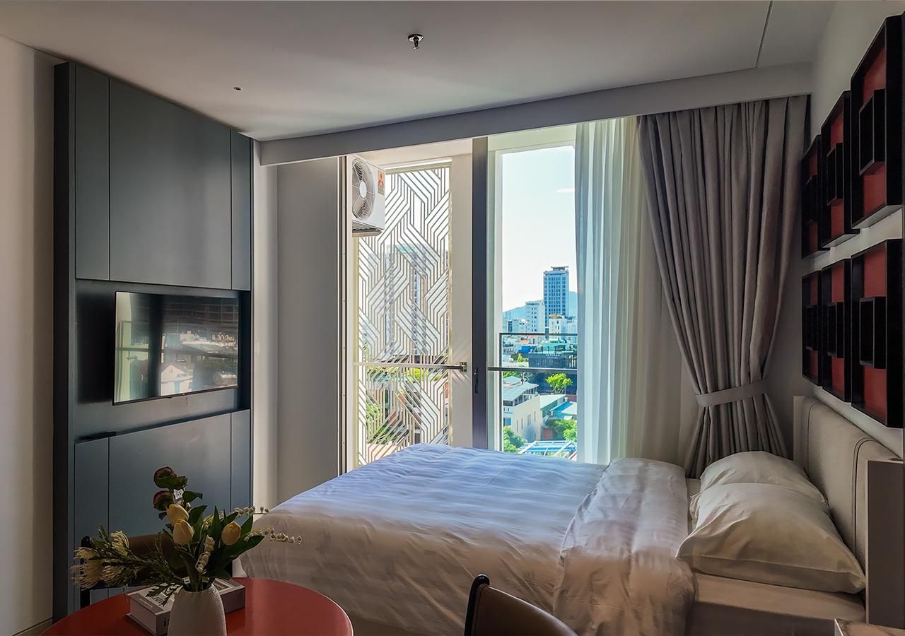 Amber Bay Suites Da Nang Studio - King Room with Balcony