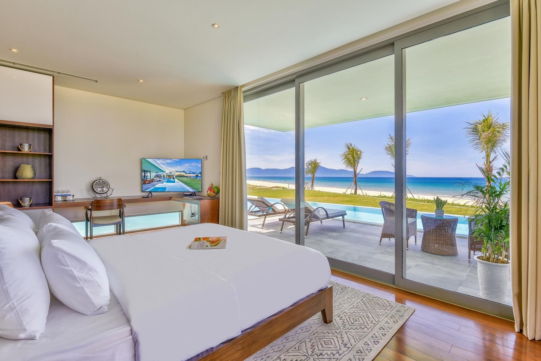 Six-Bedroom Villa