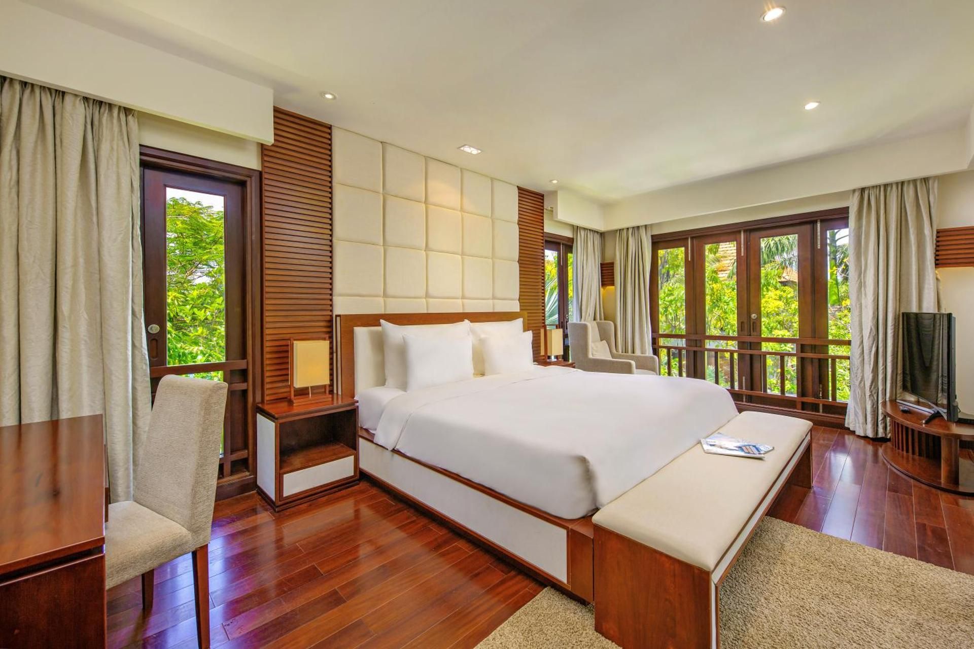Villa with Garden View